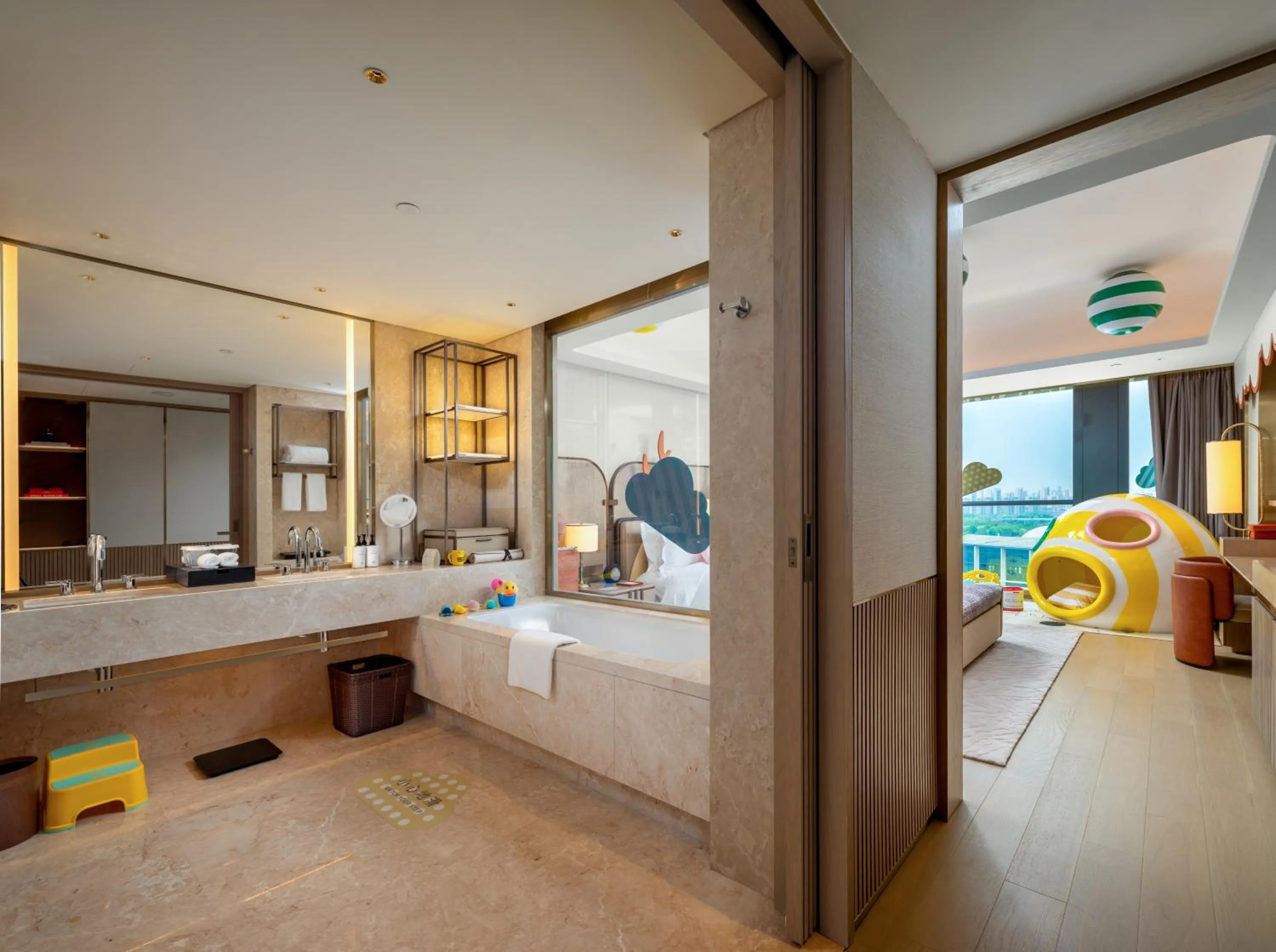 Toilet, Bed in InterContinental Wuxi Taihu New City by IHG