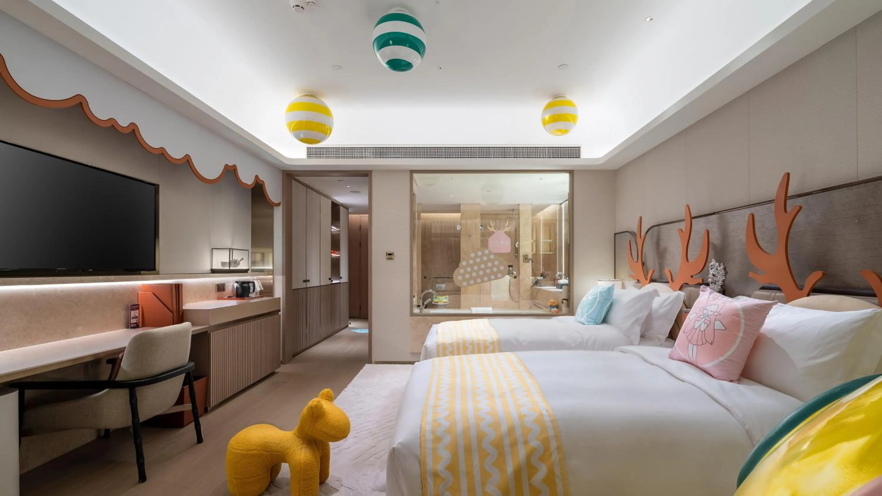 Photo of the whole room, Bed in InterContinental Wuxi Taihu New City by IHG