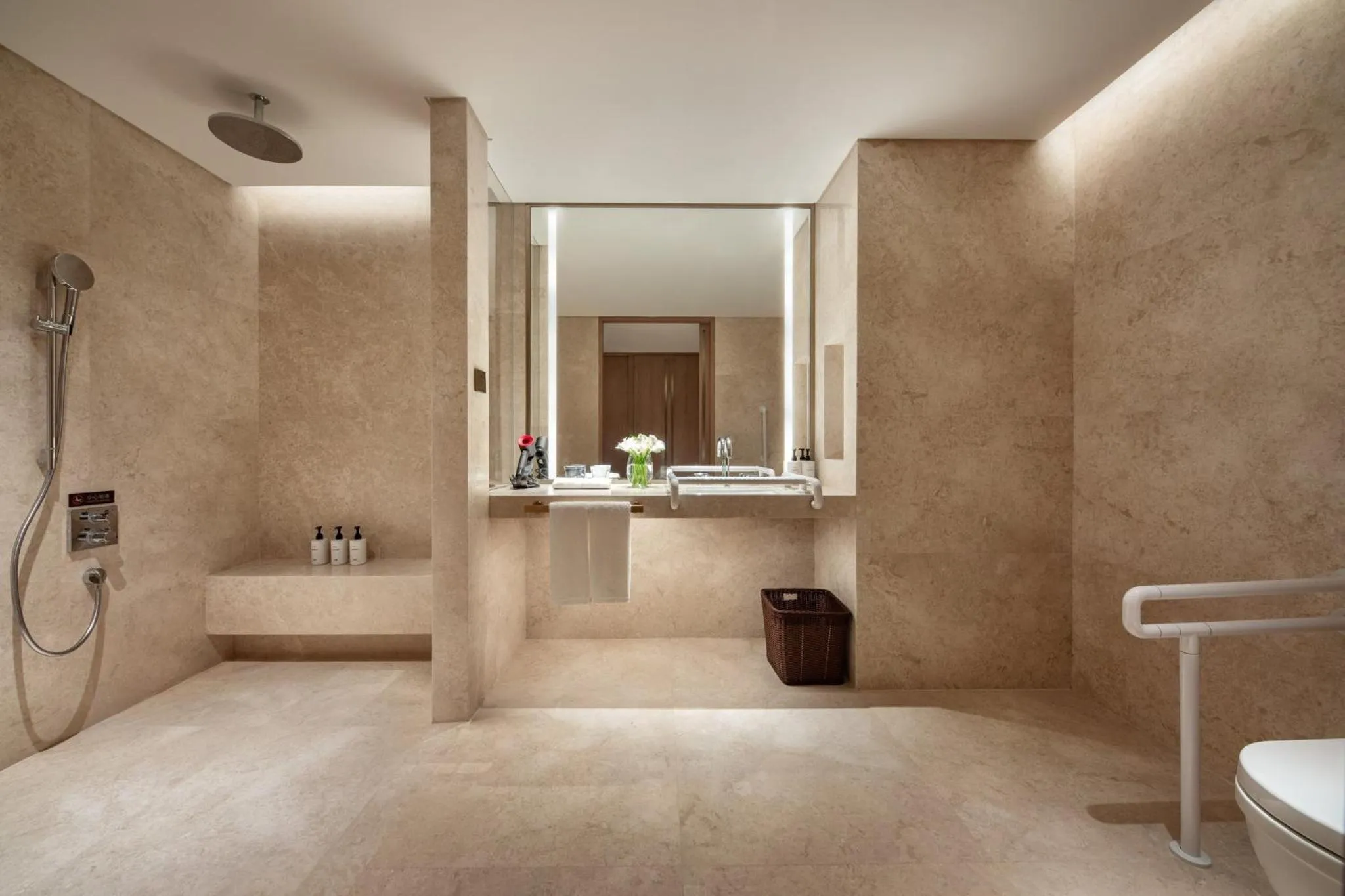 Photo of the whole room in InterContinental Wuxi Taihu New City by IHG