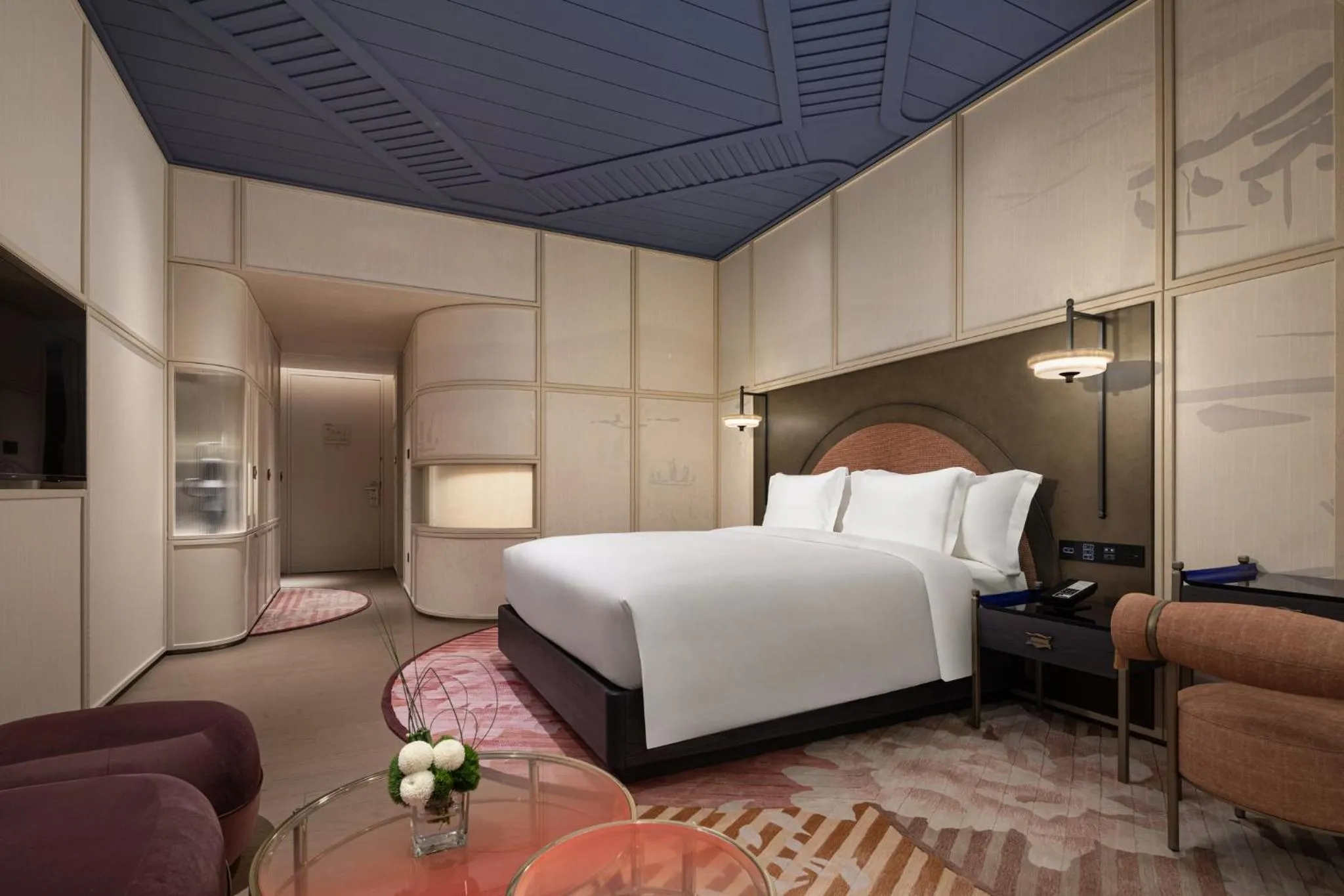 Photo of the whole room, Bed in Hotel Indigo Wuxi Taihu New City