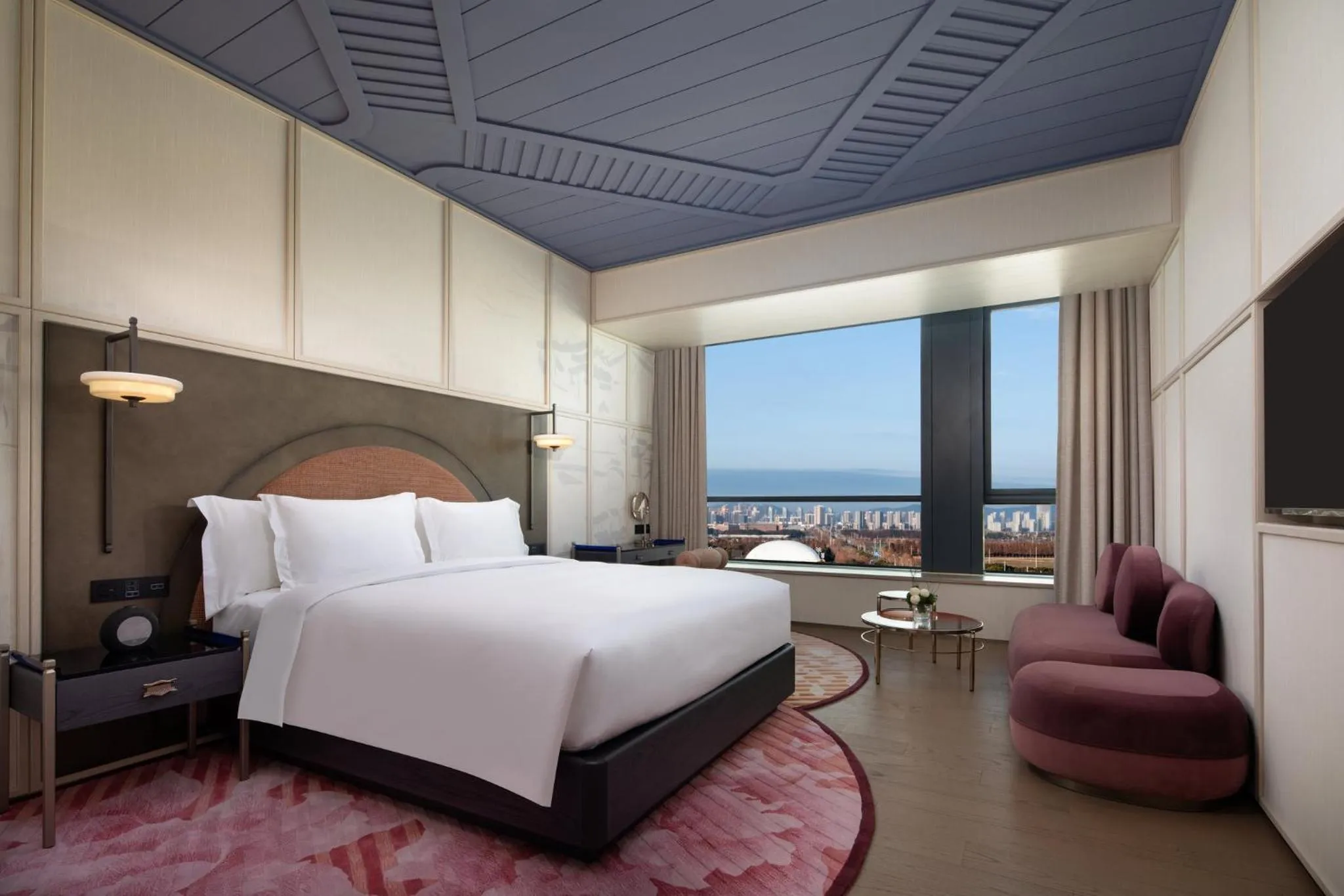 Photo of the whole room, Bed in Hotel Indigo Wuxi Taihu New City