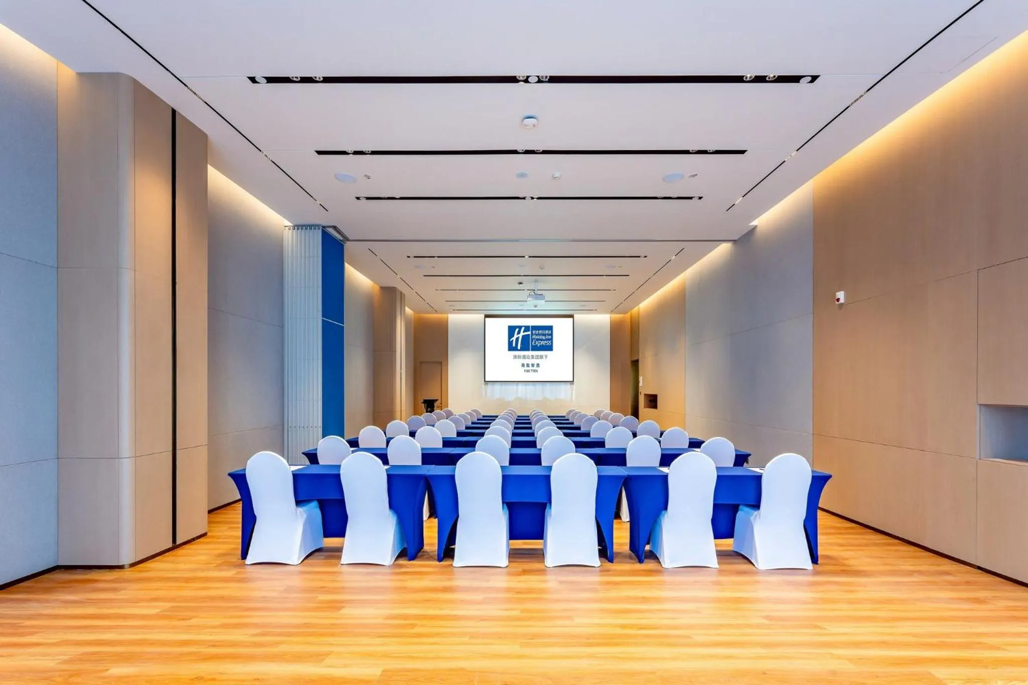 Meeting/conference room in Holiday Inn Express Haiyan by IHG