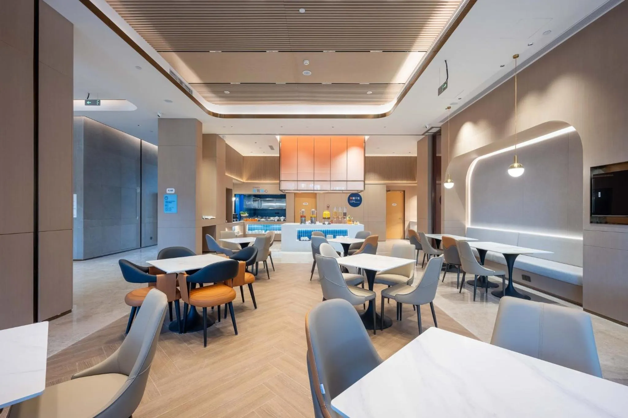 Restaurant/places to eat in Holiday Inn Express Haiyan by IHG