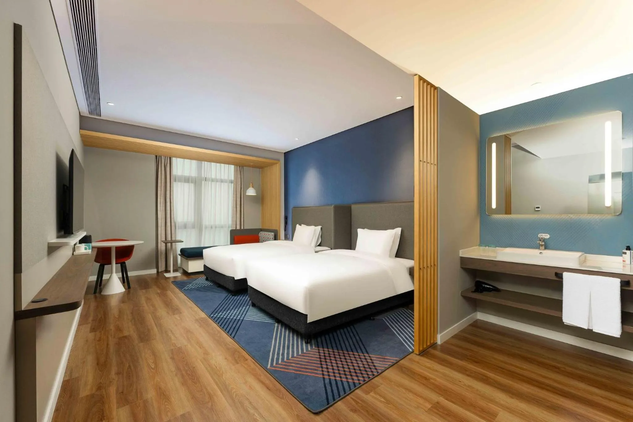 Photo of the whole room, Bed in Holiday Inn Express Haiyan by IHG