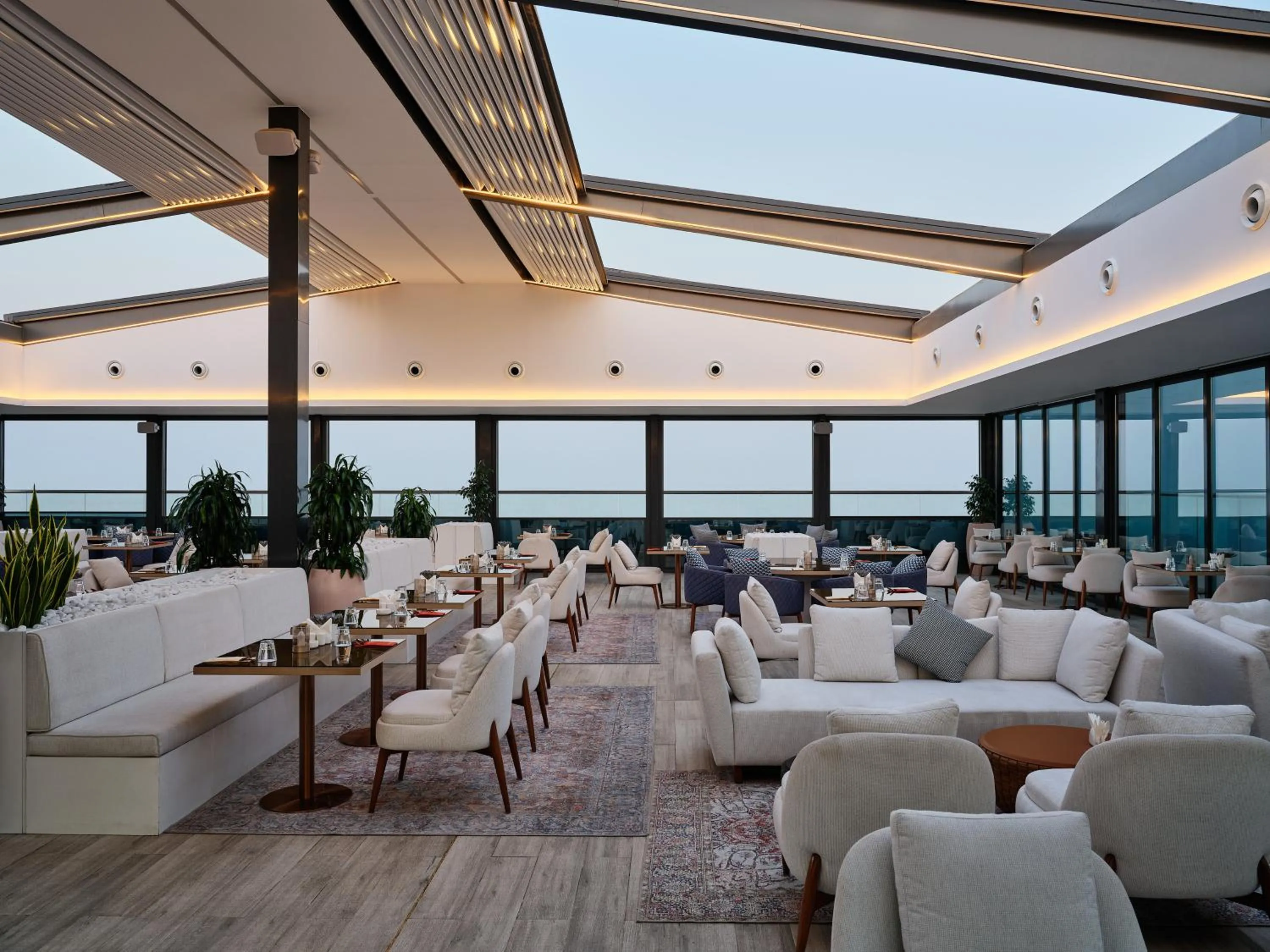 Restaurant/places to eat in Arabella Beach Hotel Kuwait, Vignette Collection by IHG