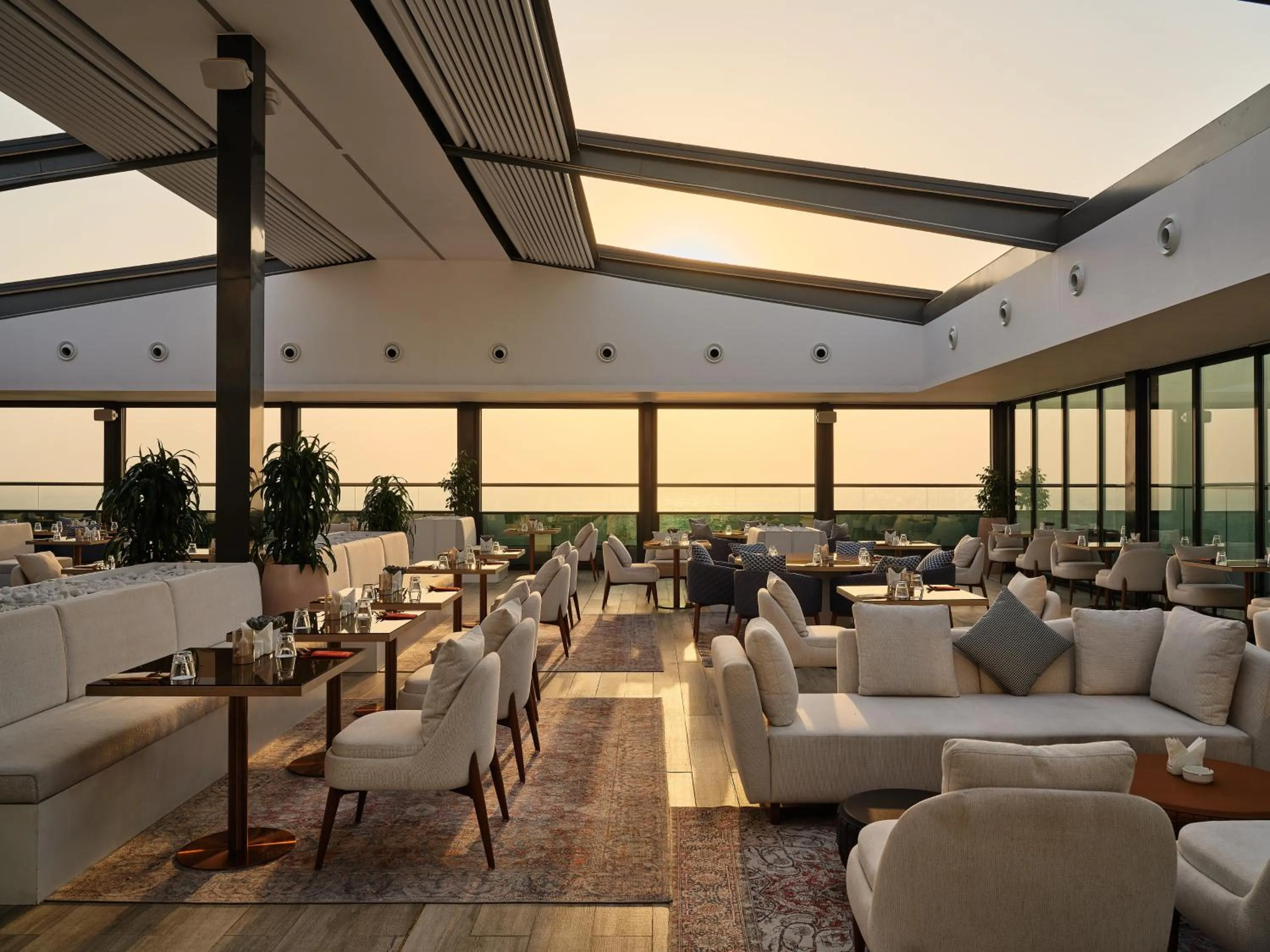 Restaurant/places to eat in Arabella Beach Hotel Kuwait, Vignette Collection by IHG