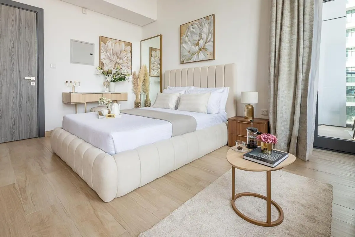 Bed in Frank Porter - Regina Tower