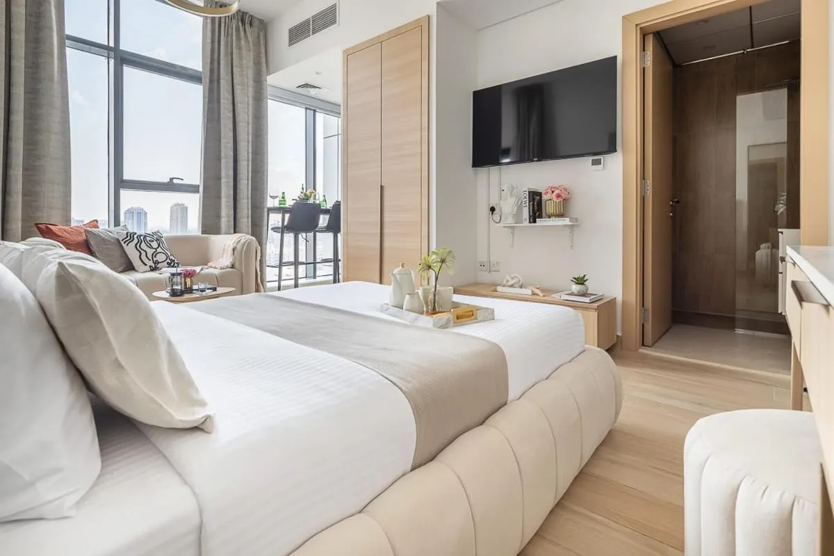 Bed in Frank Porter - Regina Tower