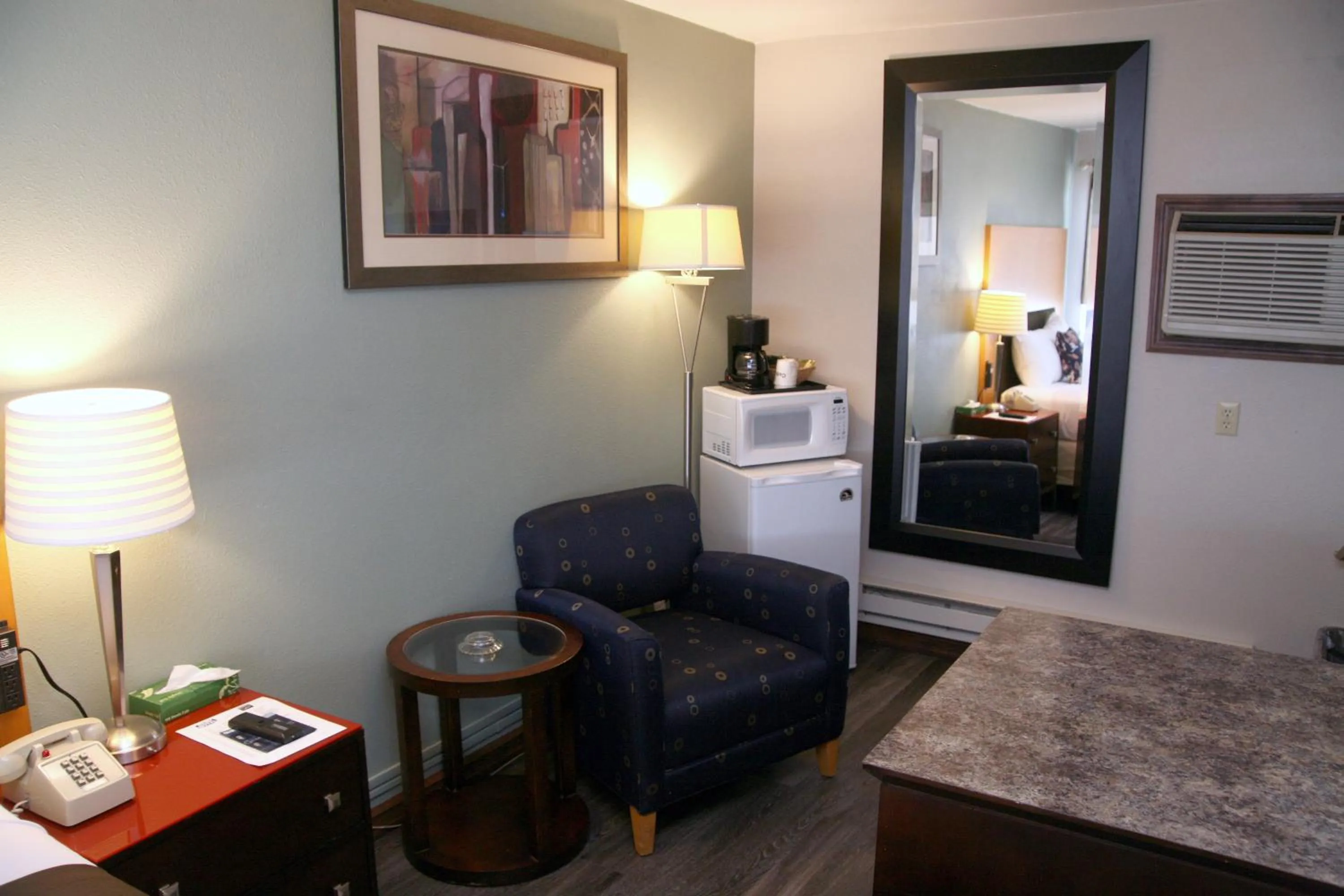 Photo of the whole room in South T Motel