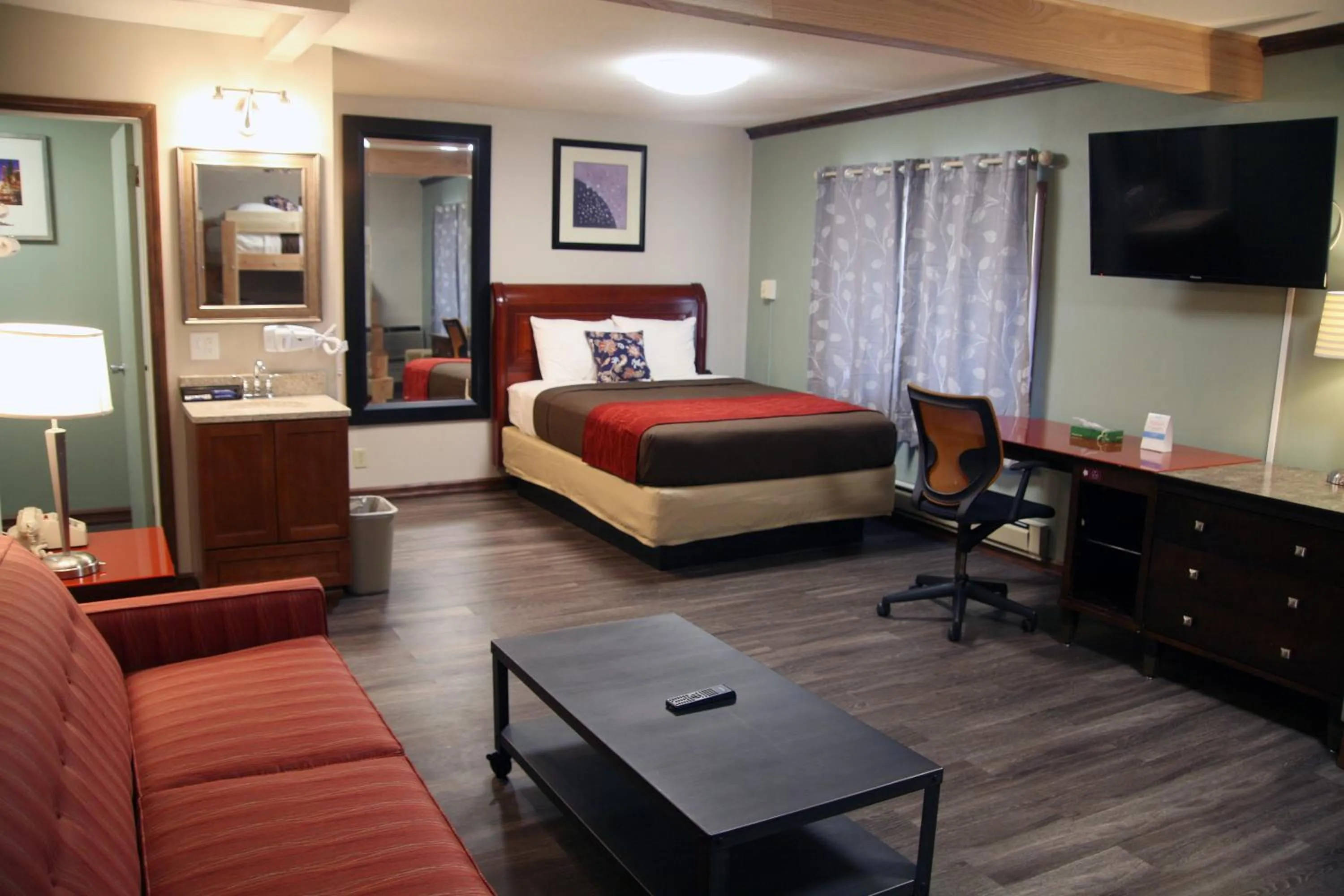 Photo of the whole room in South T Motel