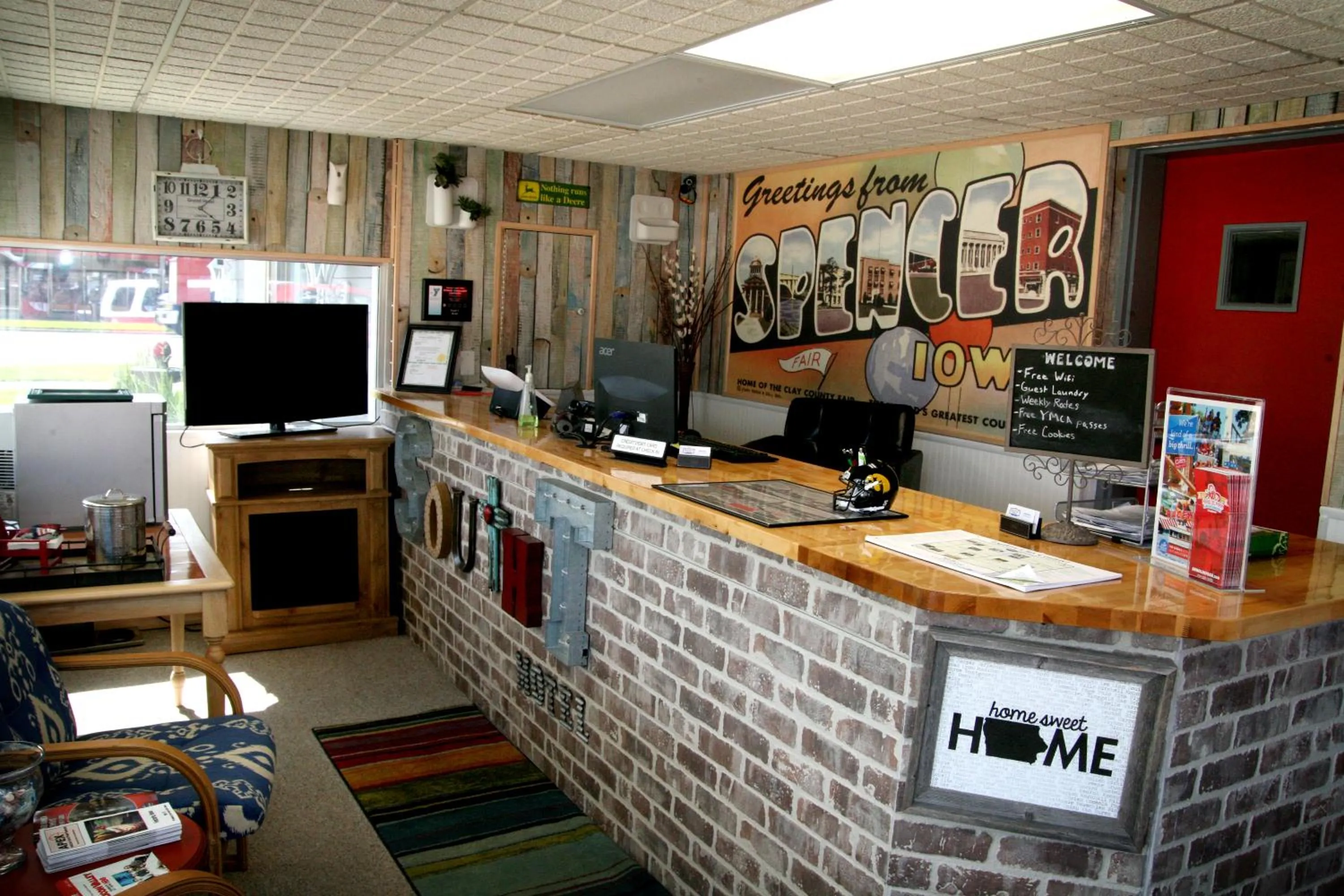 Lobby or reception in South T Motel