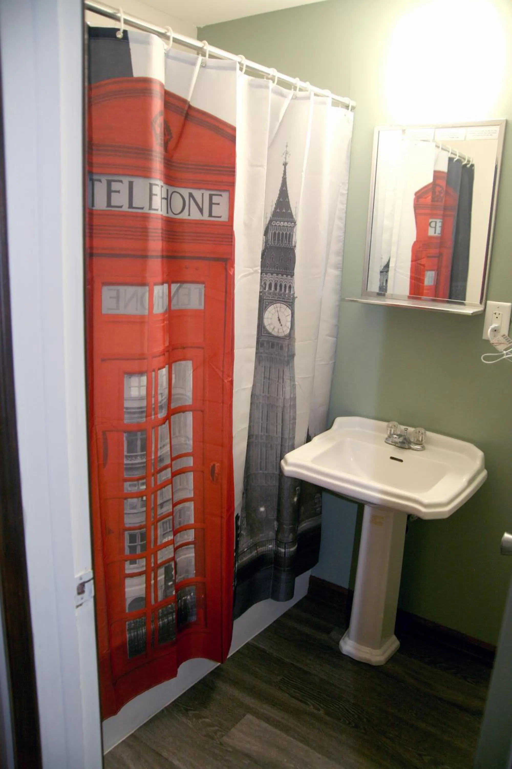 Photo of the whole room in South T Motel