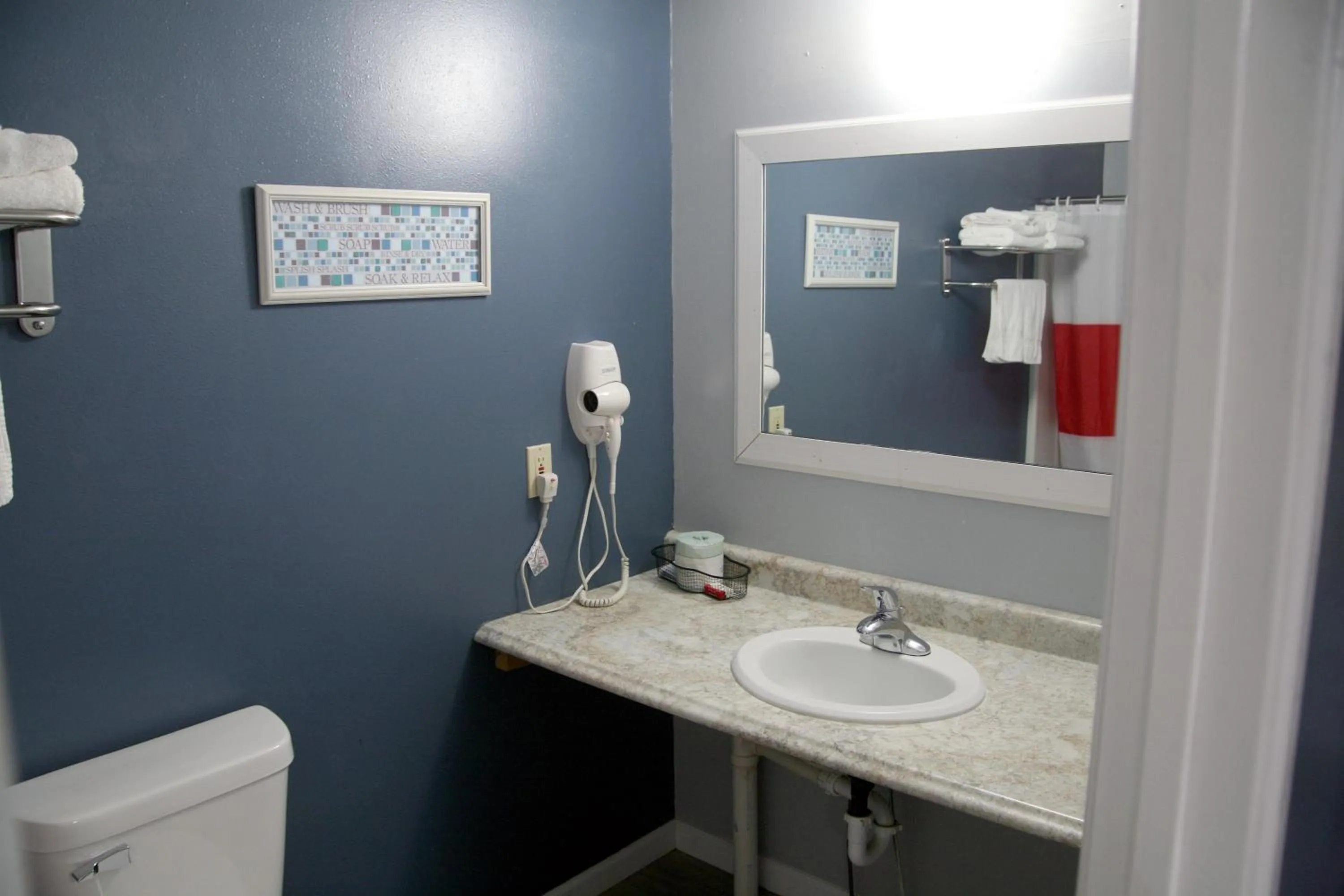 Photo of the whole room in South T Motel