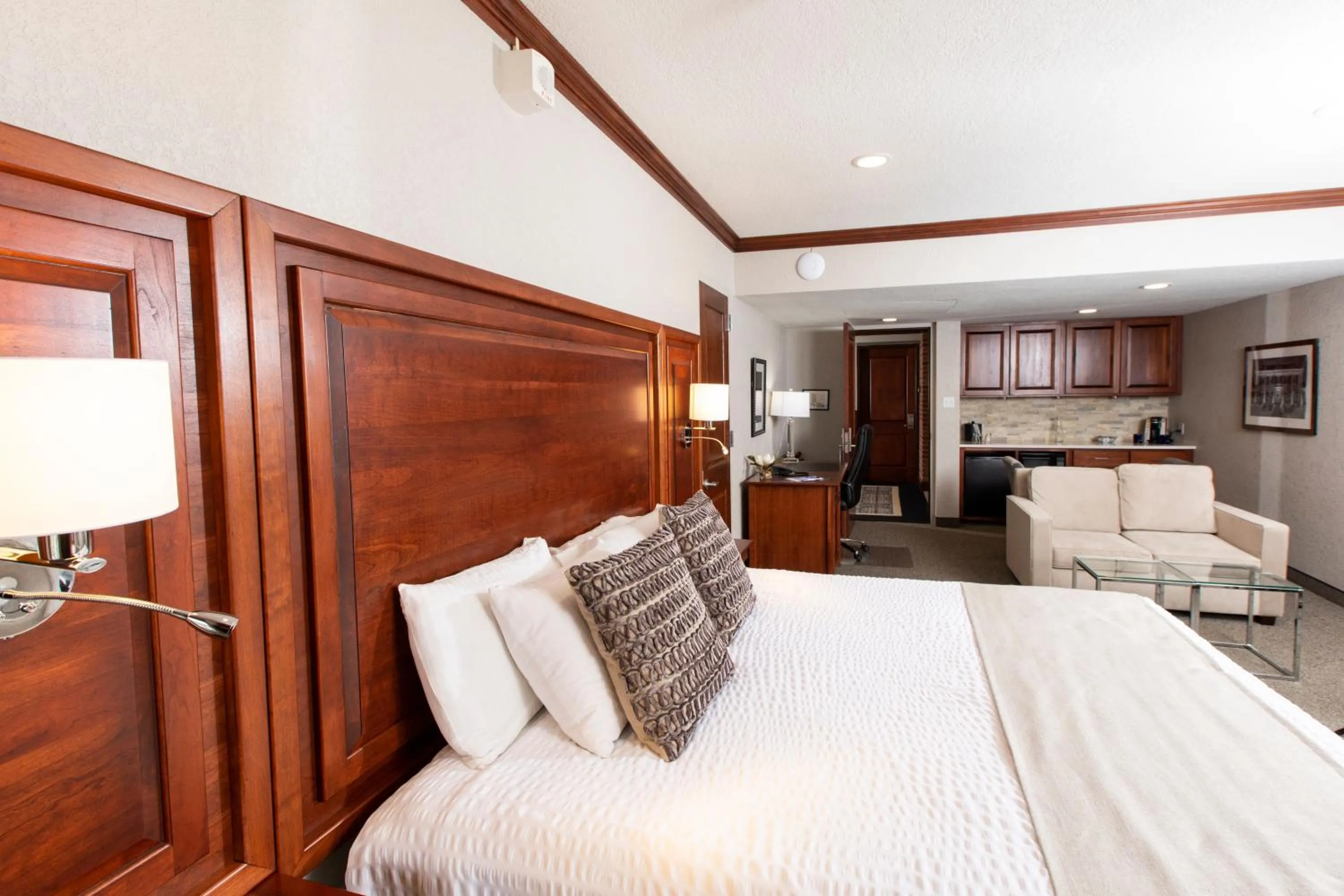 Deluxe Suite in Hillsdale College Dow Hotel and Conference Center