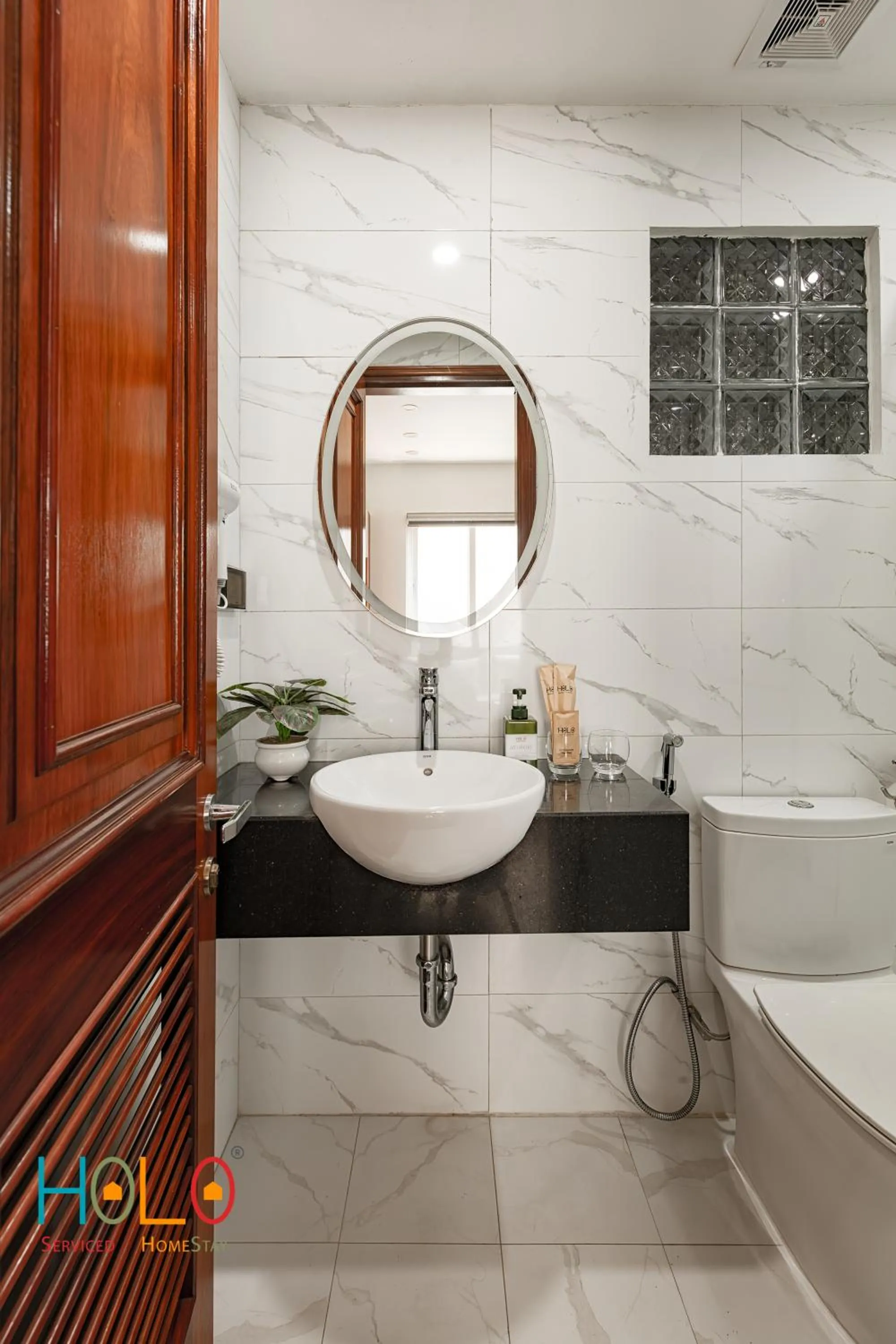 Shower in HoLo Central Hanoi - Serviced HomeStay