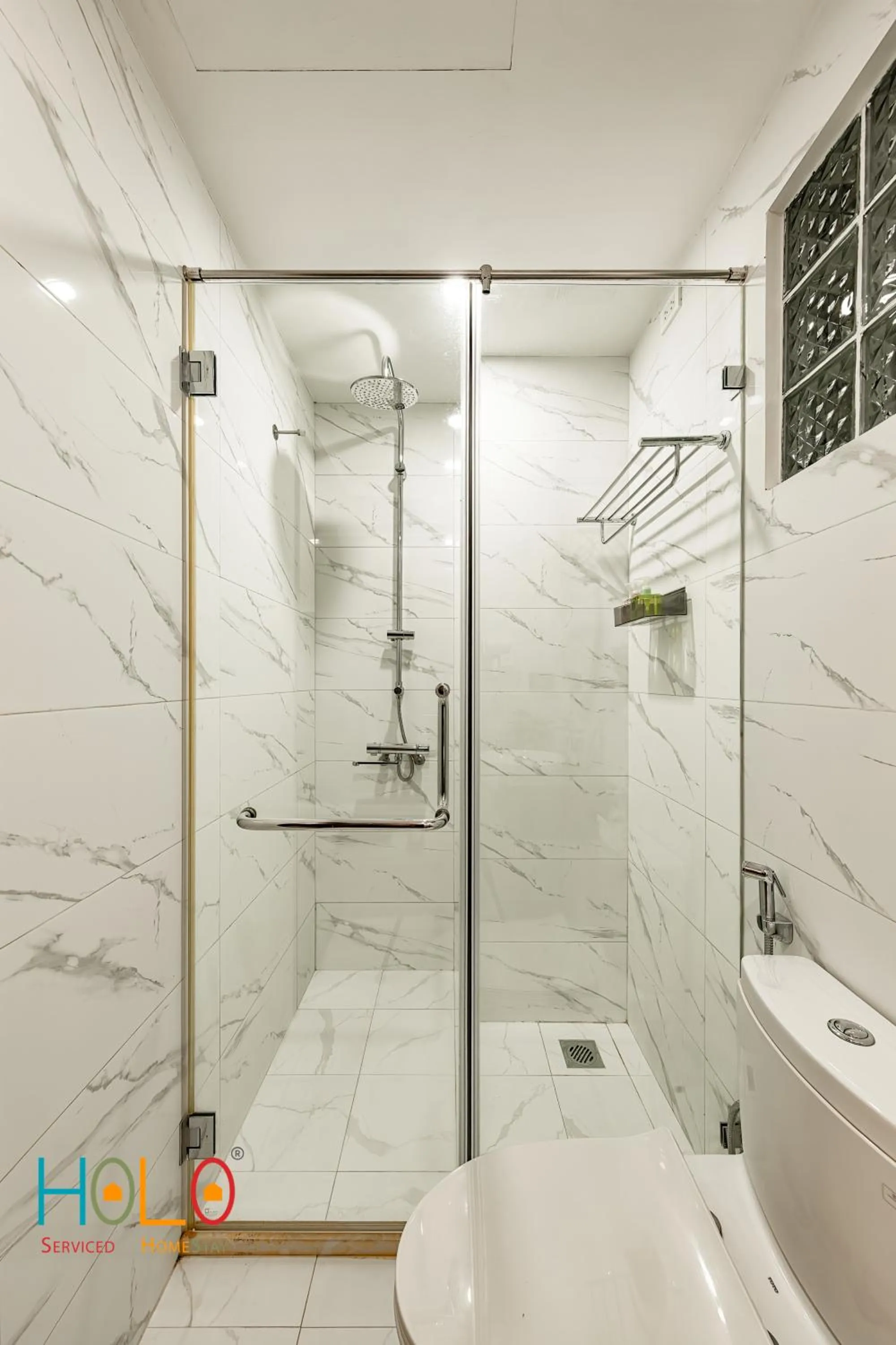 Shower in HoLo Central Hanoi - Serviced HomeStay