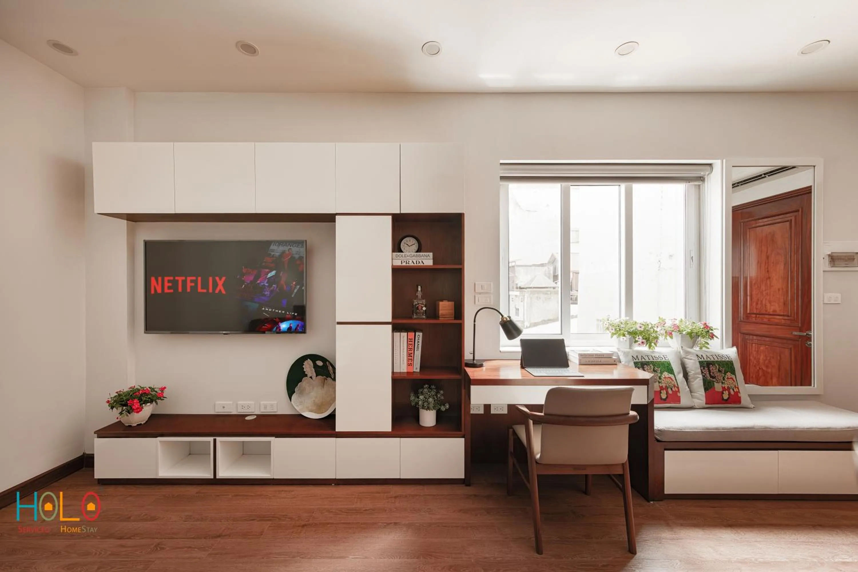 TV and multimedia in HoLo Central Hanoi - Serviced HomeStay