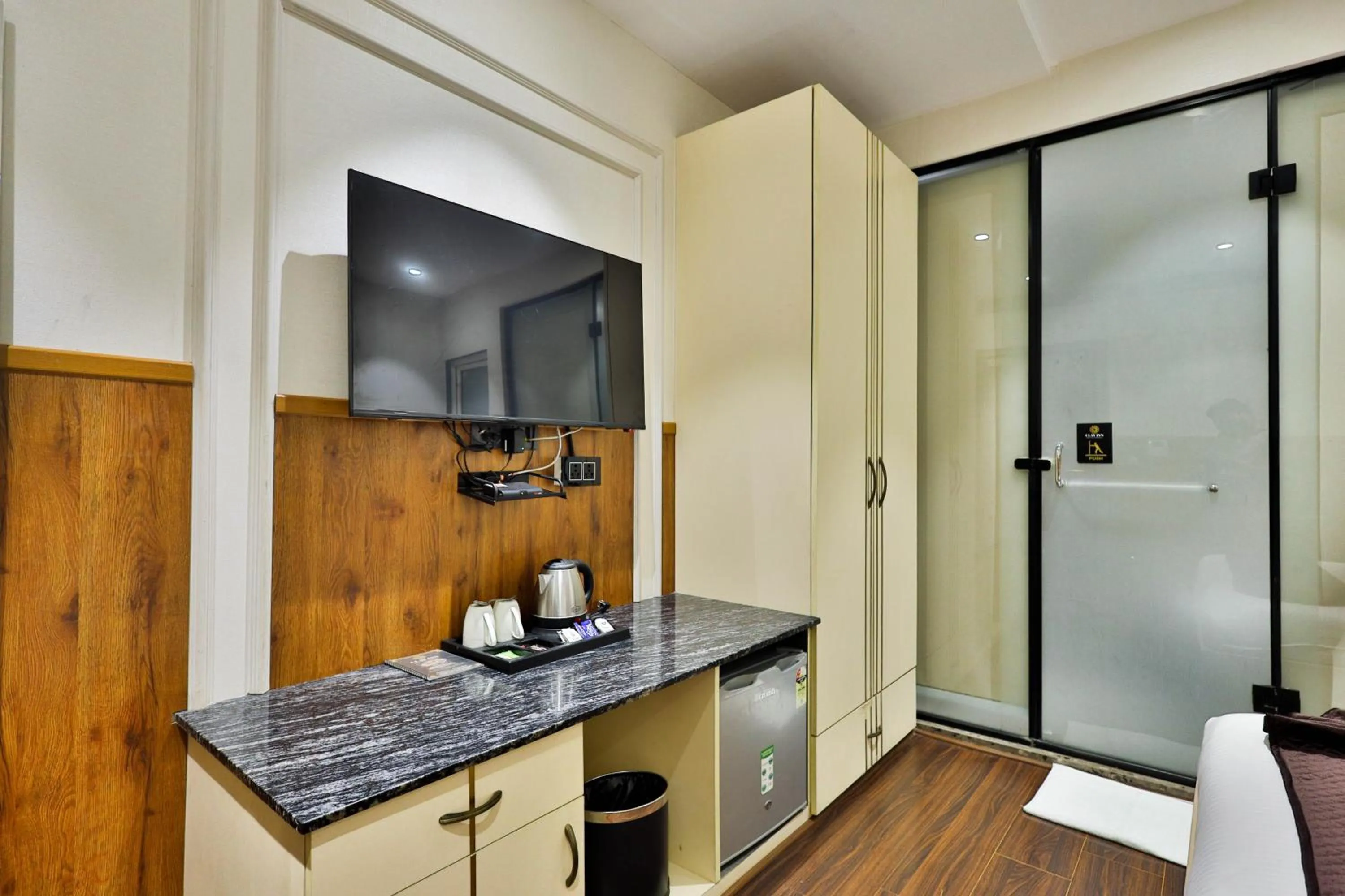 Bedroom in Clay Inn Hotels, Paschim Vihar