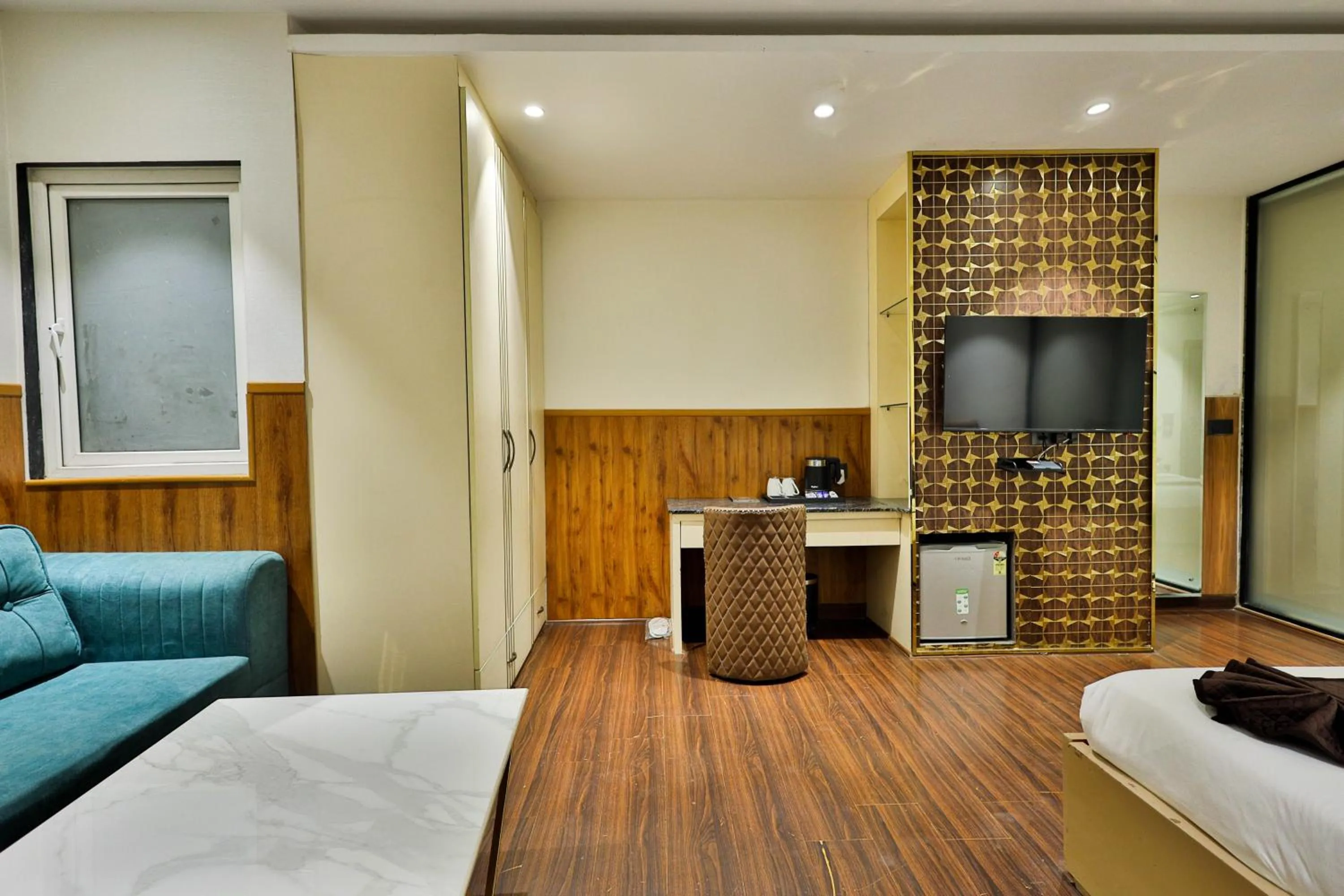 Bedroom, Bed in Clay Inn Hotels, Paschim Vihar