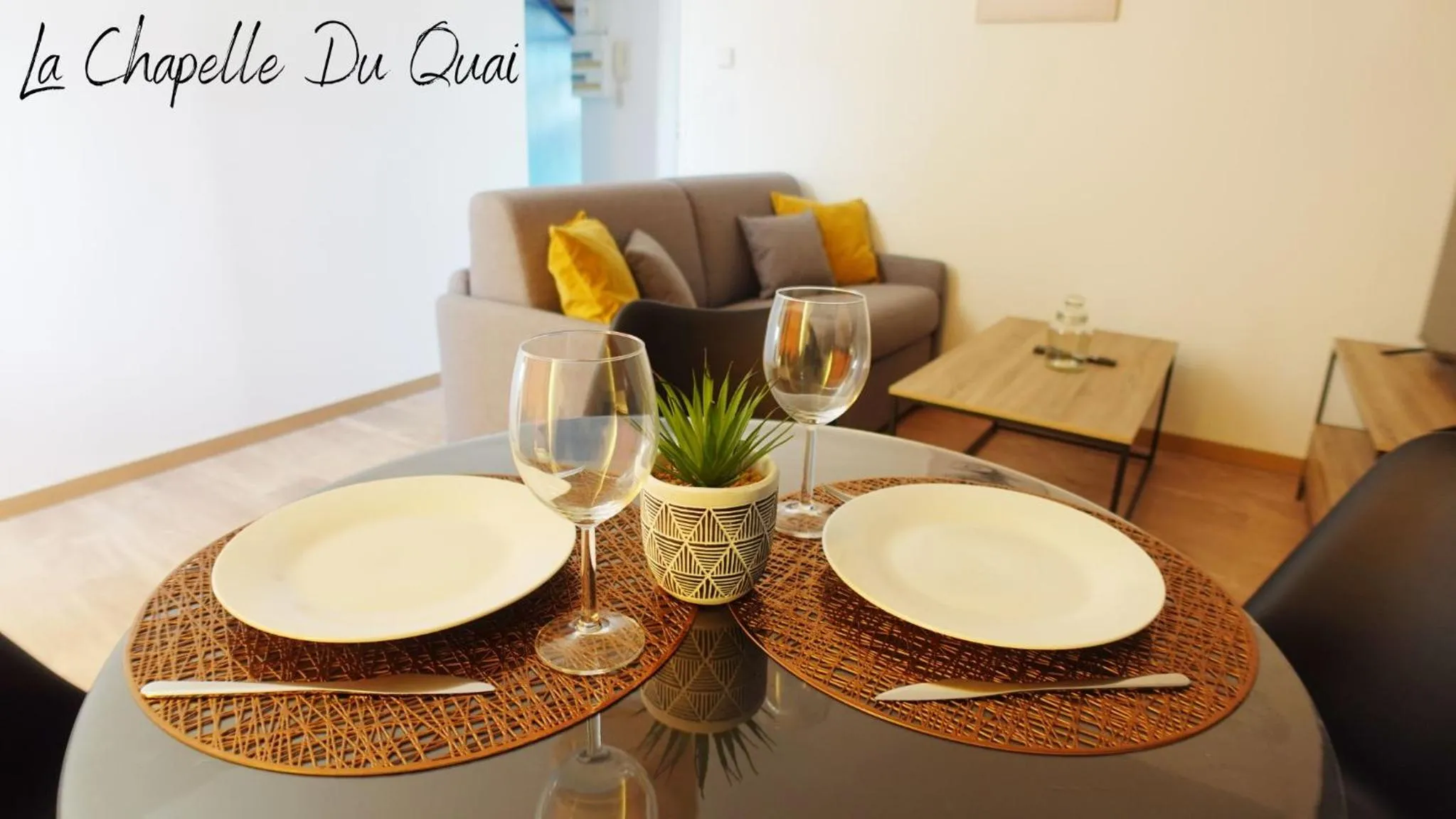 Dining area in La Chapelle du Quai