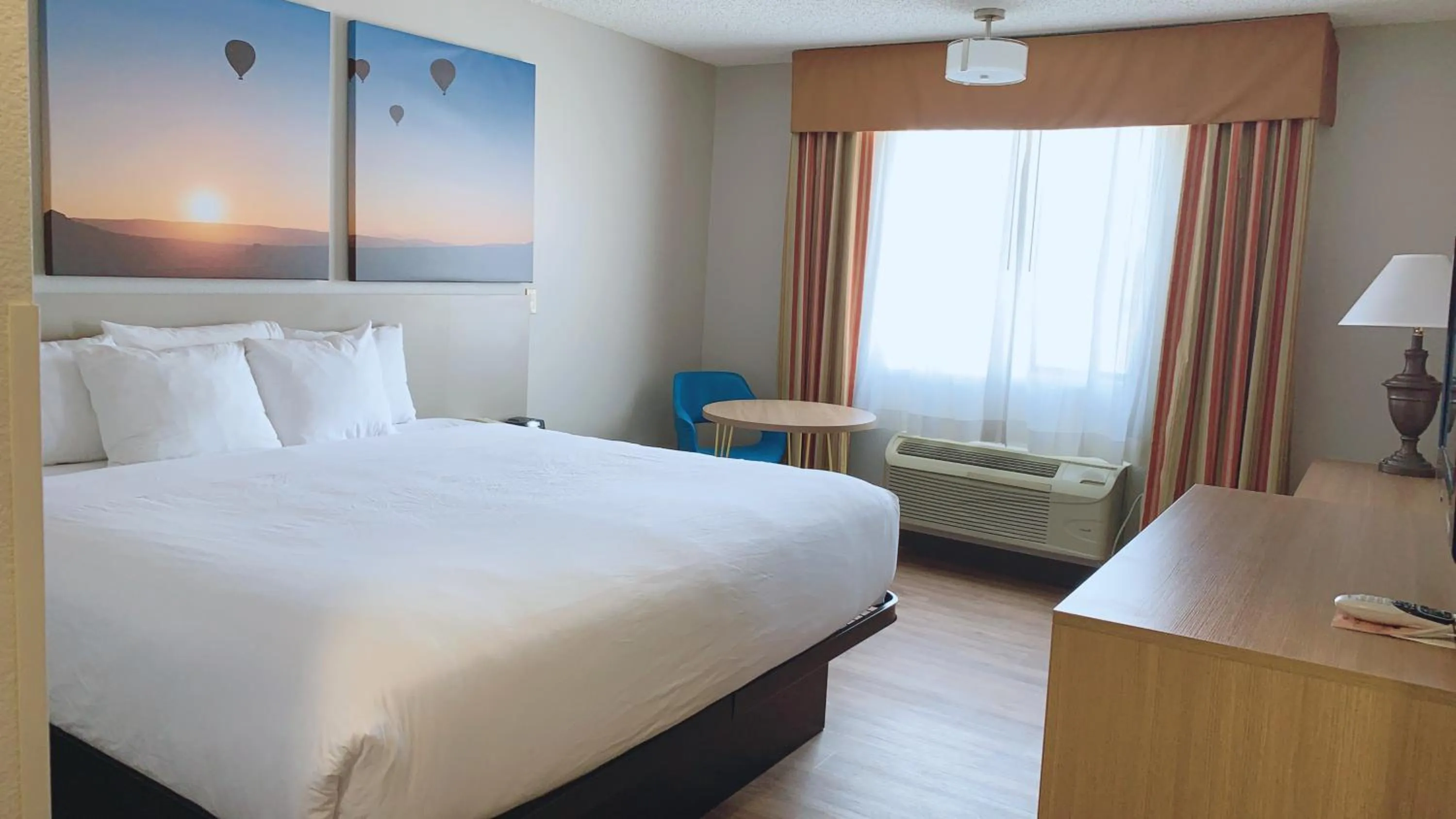 Bed in Days Inn by Wyndham Bernalillo