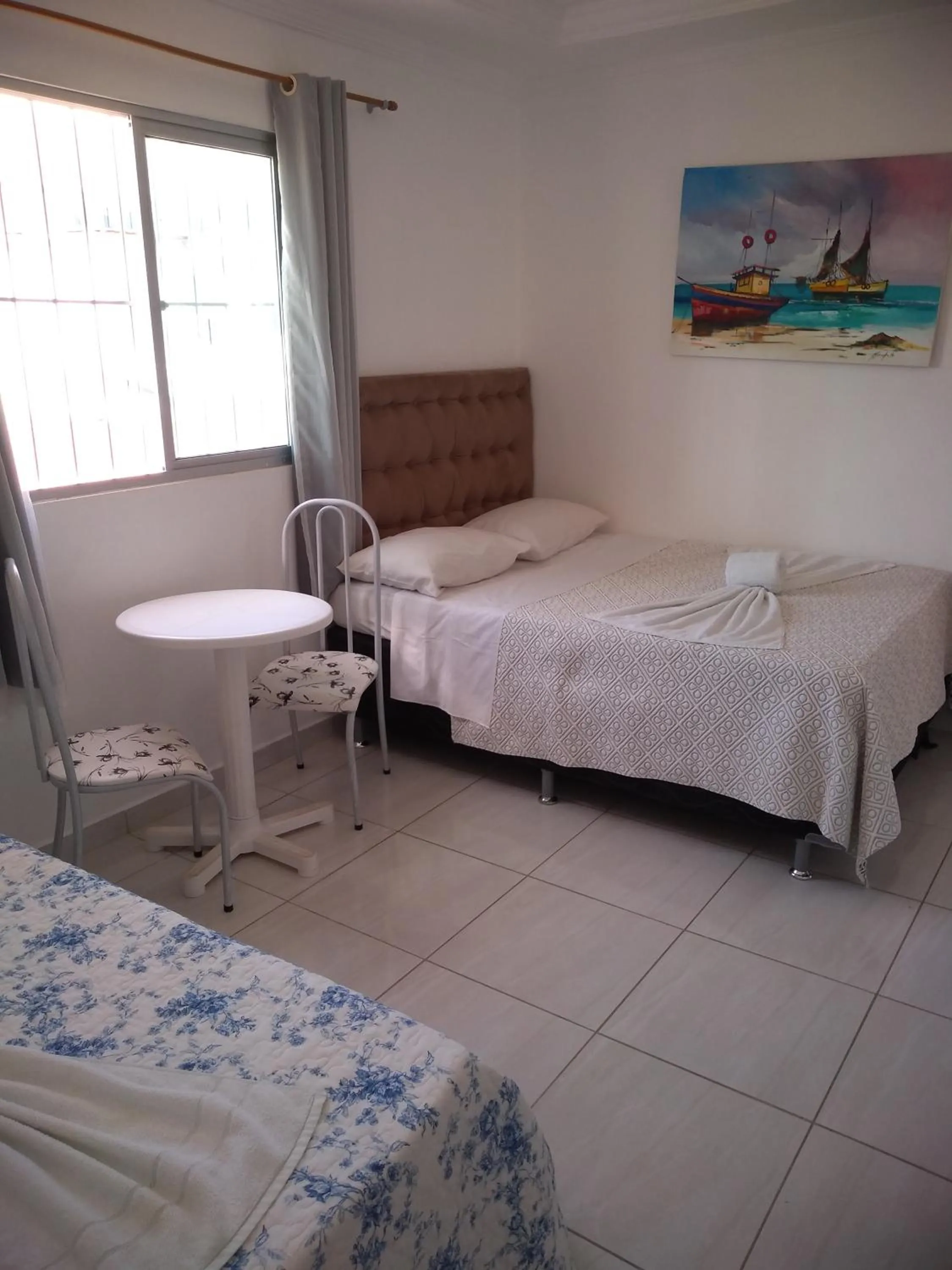 Photo of the whole room, Bed in Suítes São Francisco