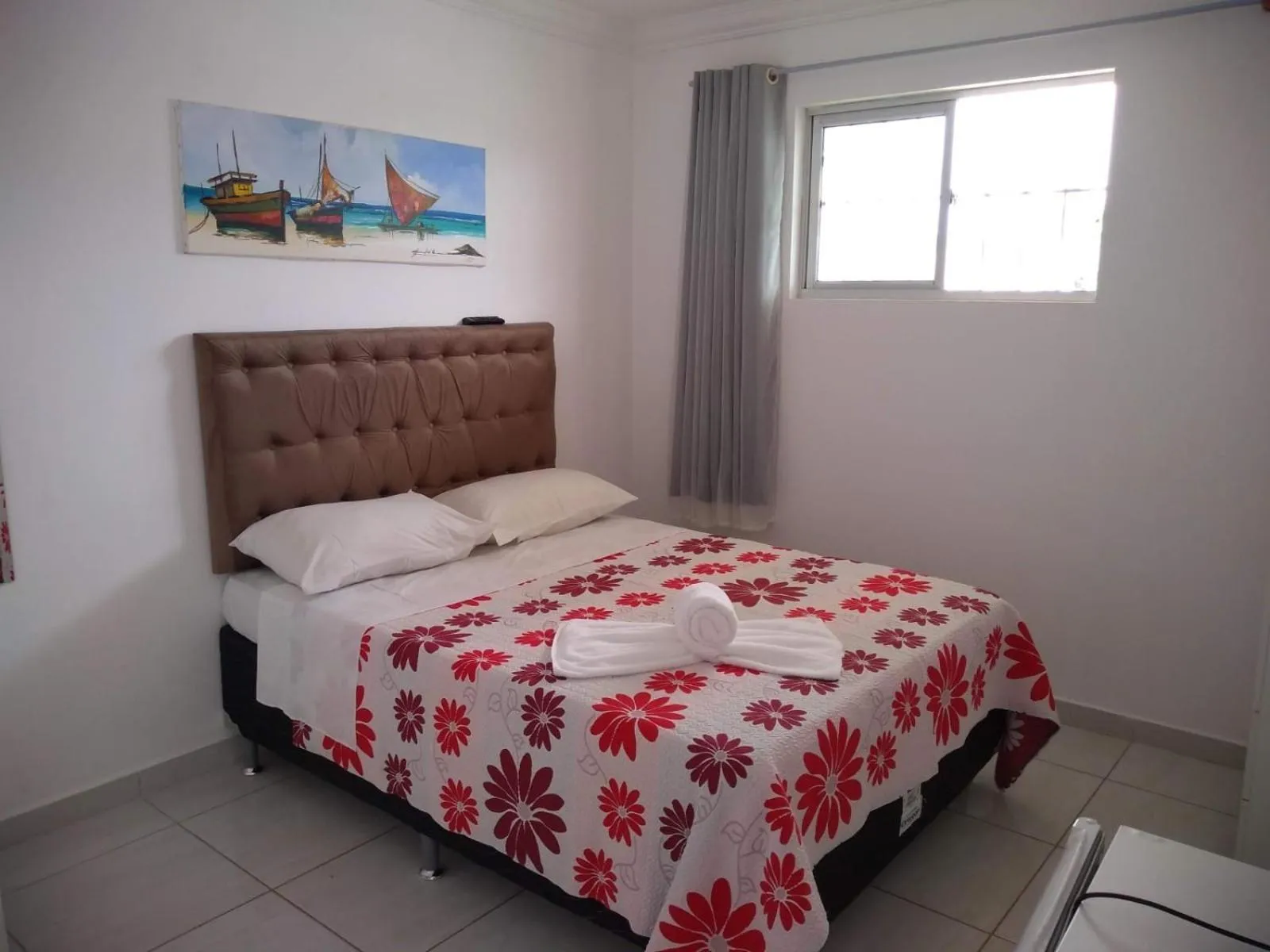 Photo of the whole room, Bed in Suítes São Francisco