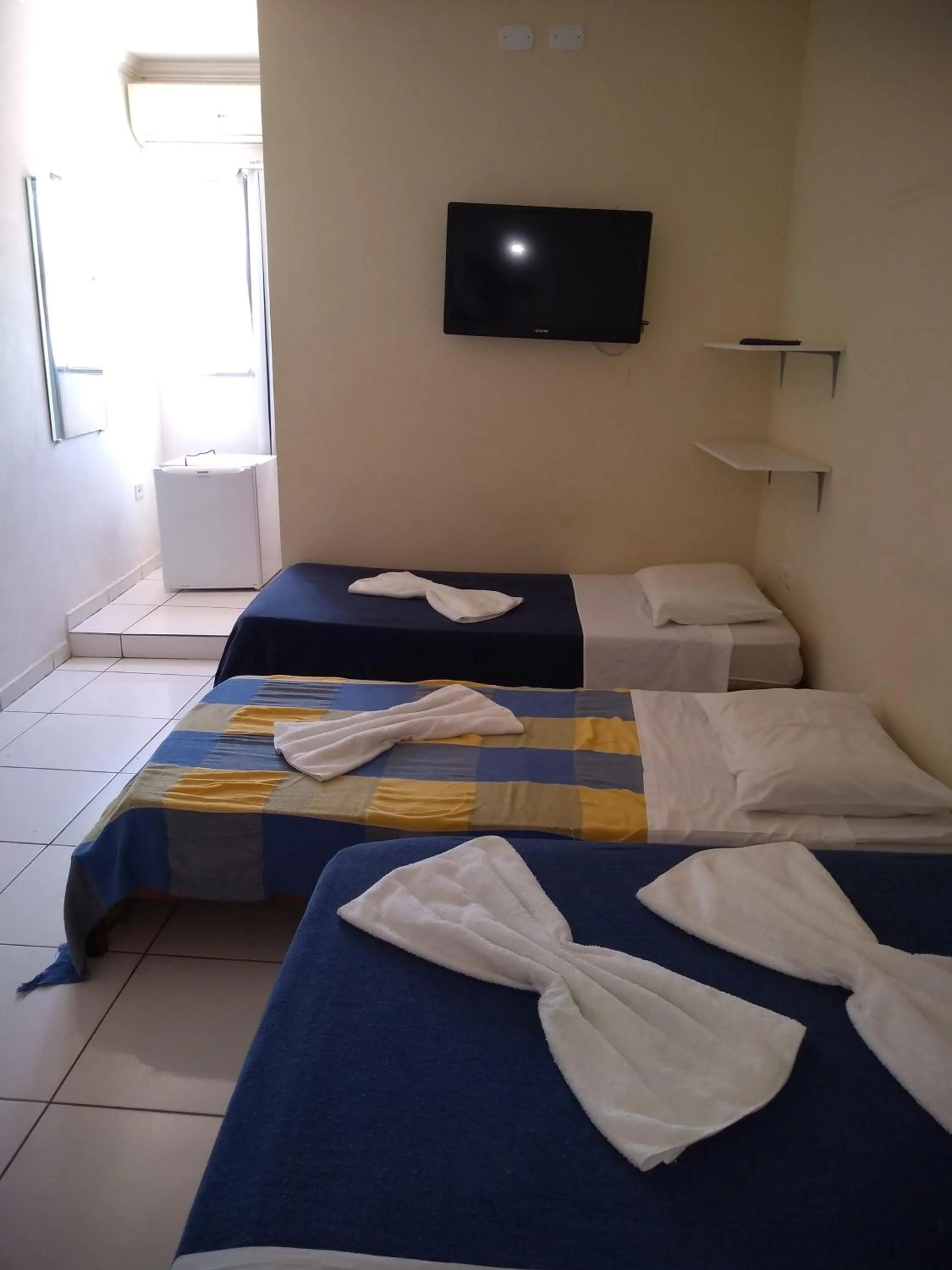 Photo of the whole room, Bed in Suítes São Francisco