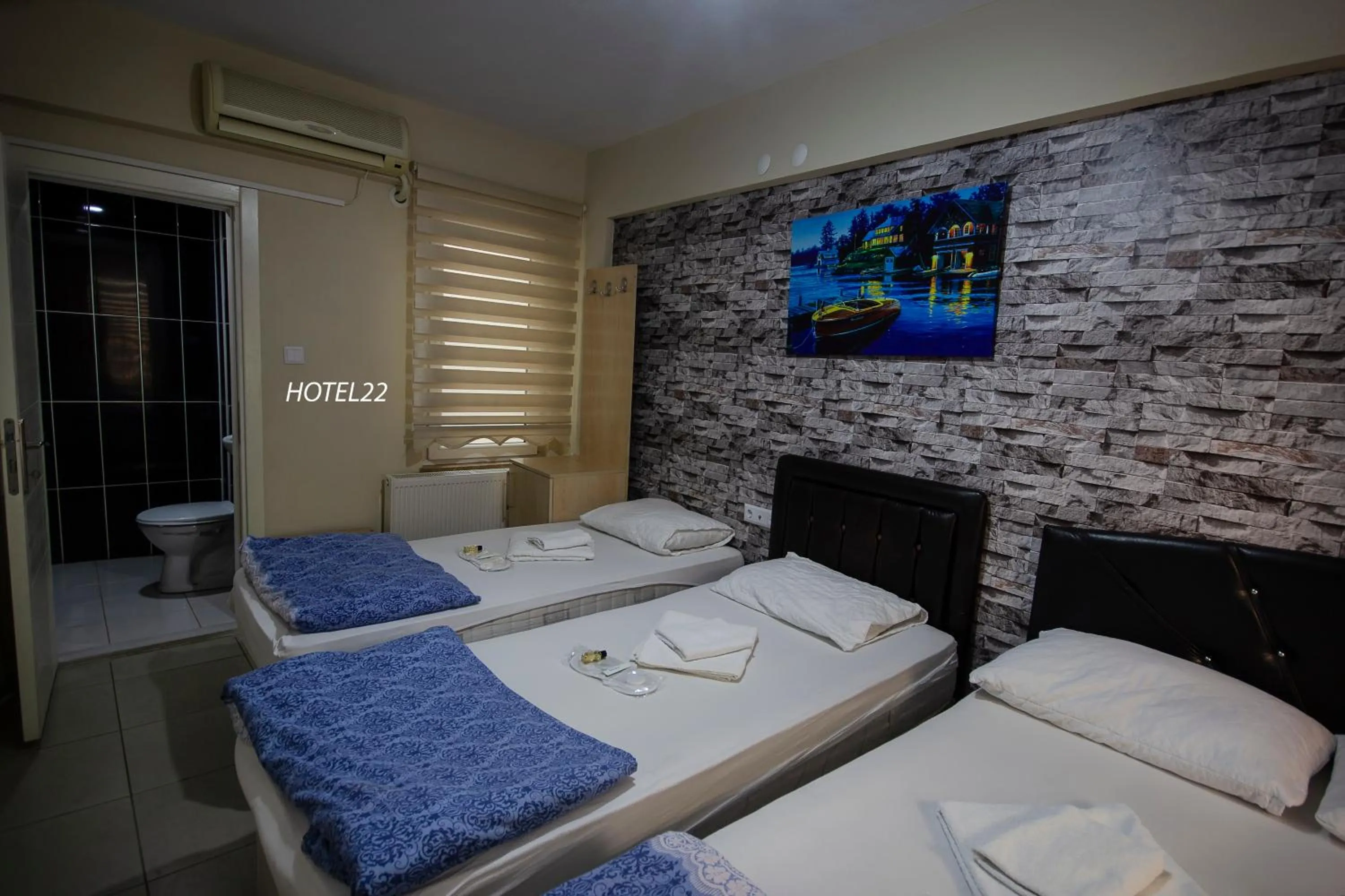 Photo of the whole room in 22 OTEL