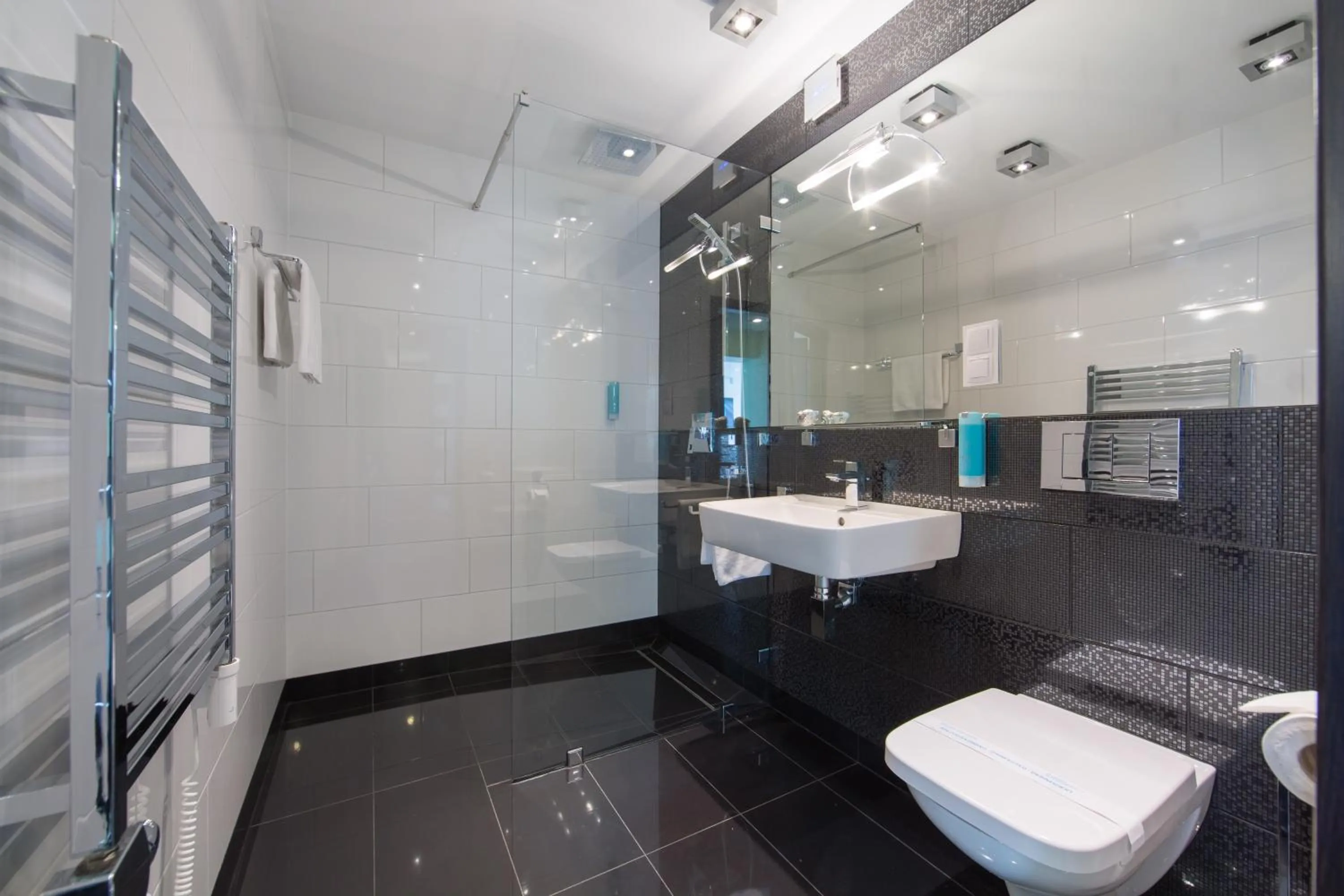 Bathroom in Lemon Resort Spa