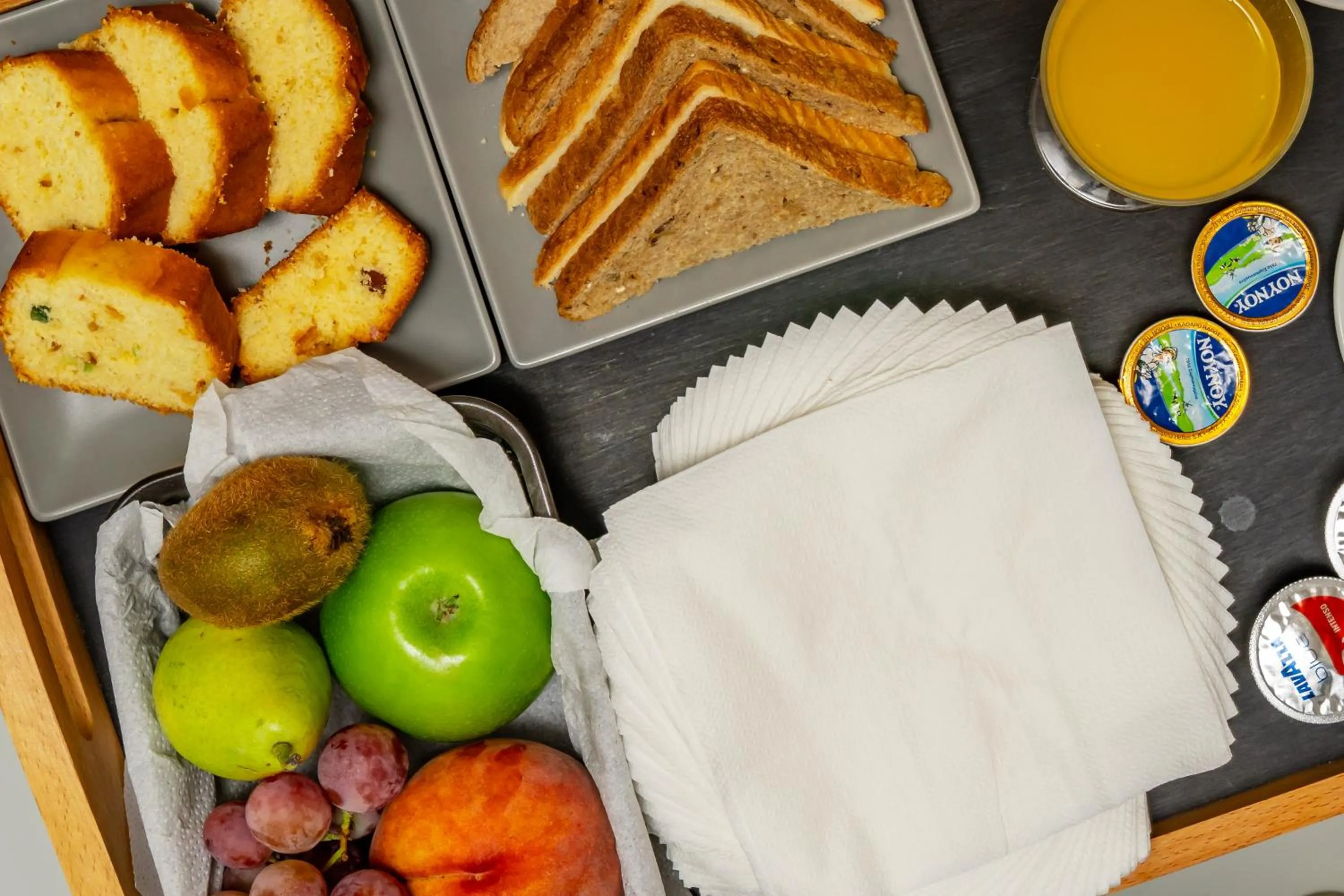 Breakfast in Central Fira Suites