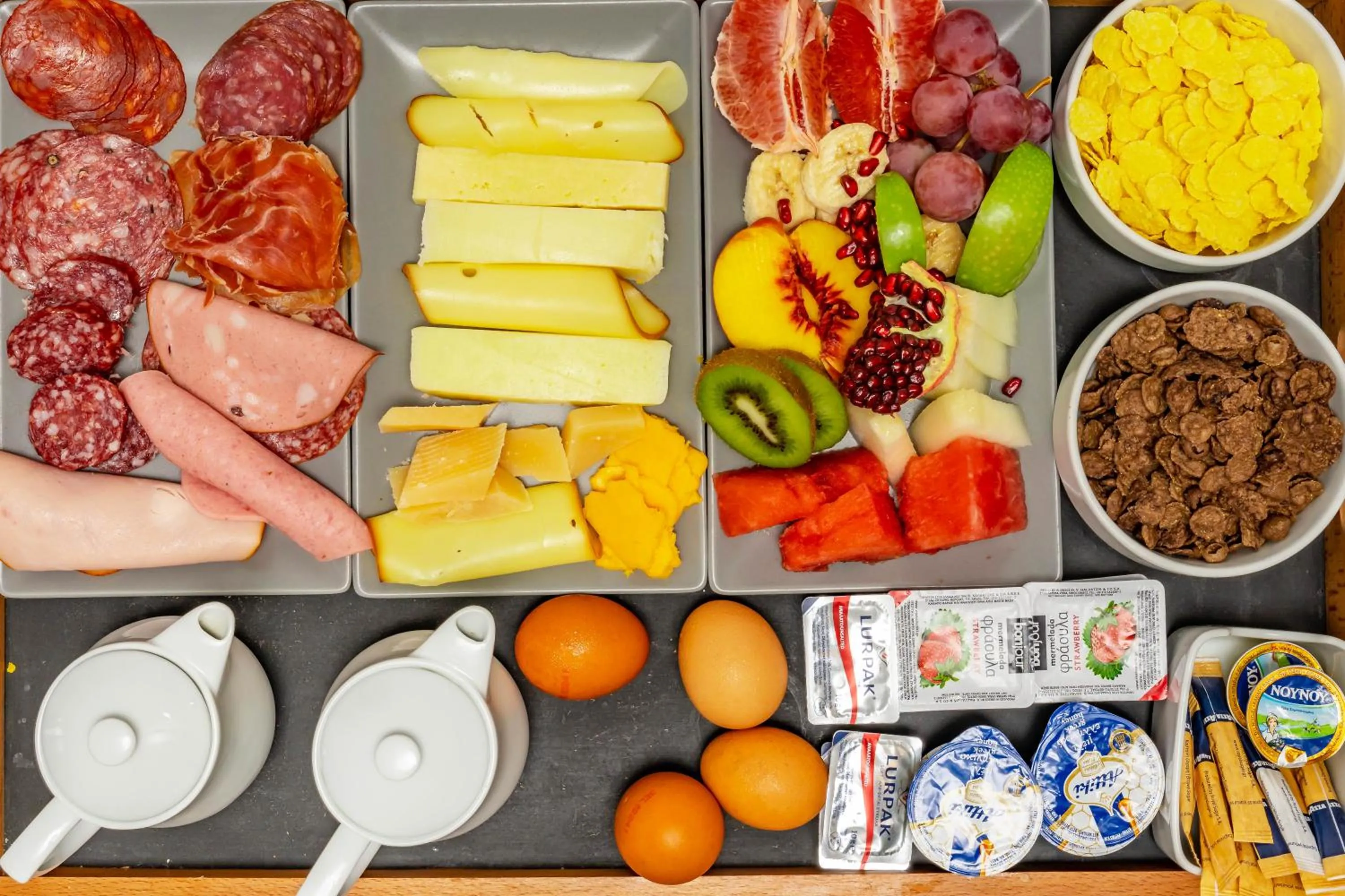 Breakfast in Central Fira Suites