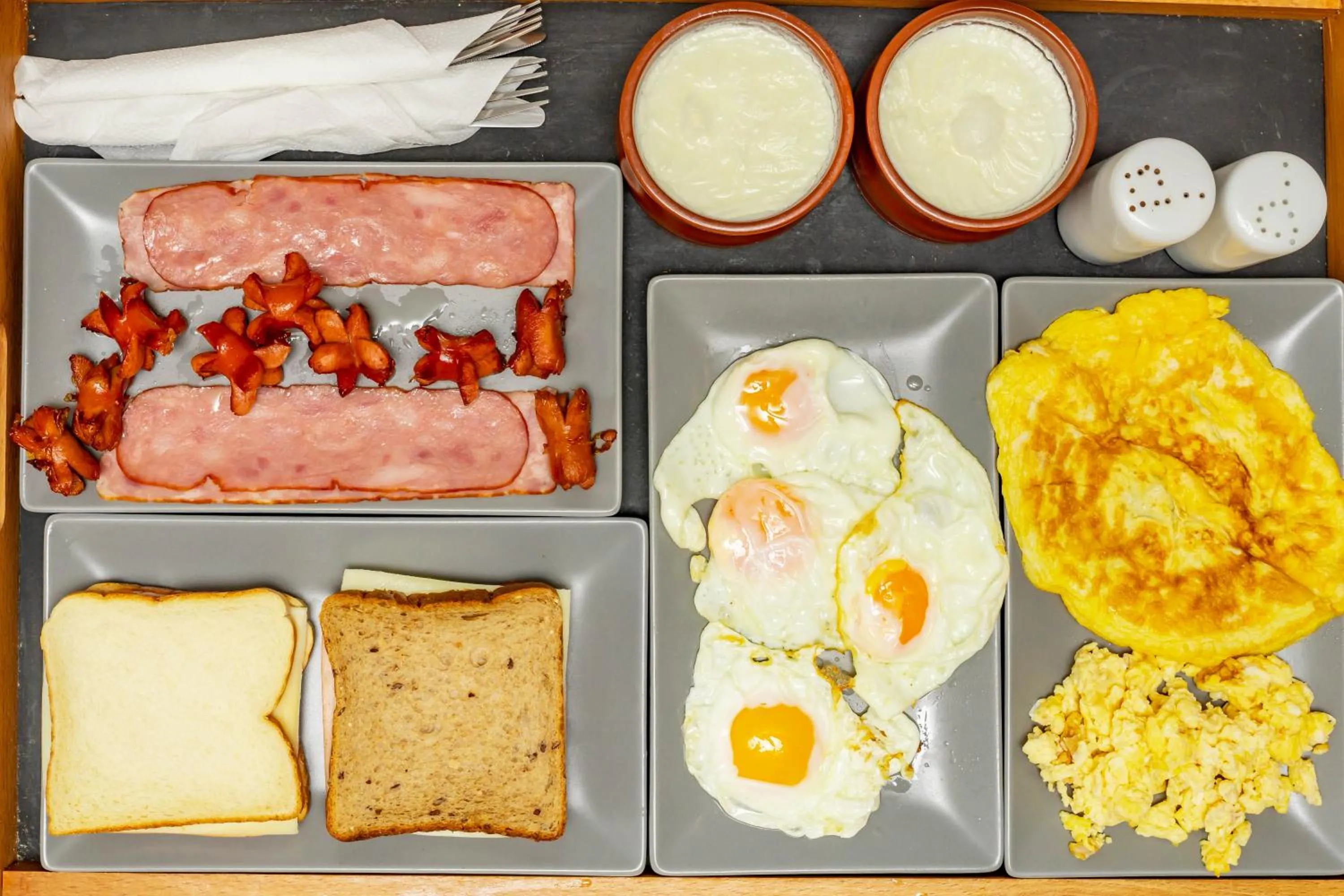 Breakfast in Central Fira Suites