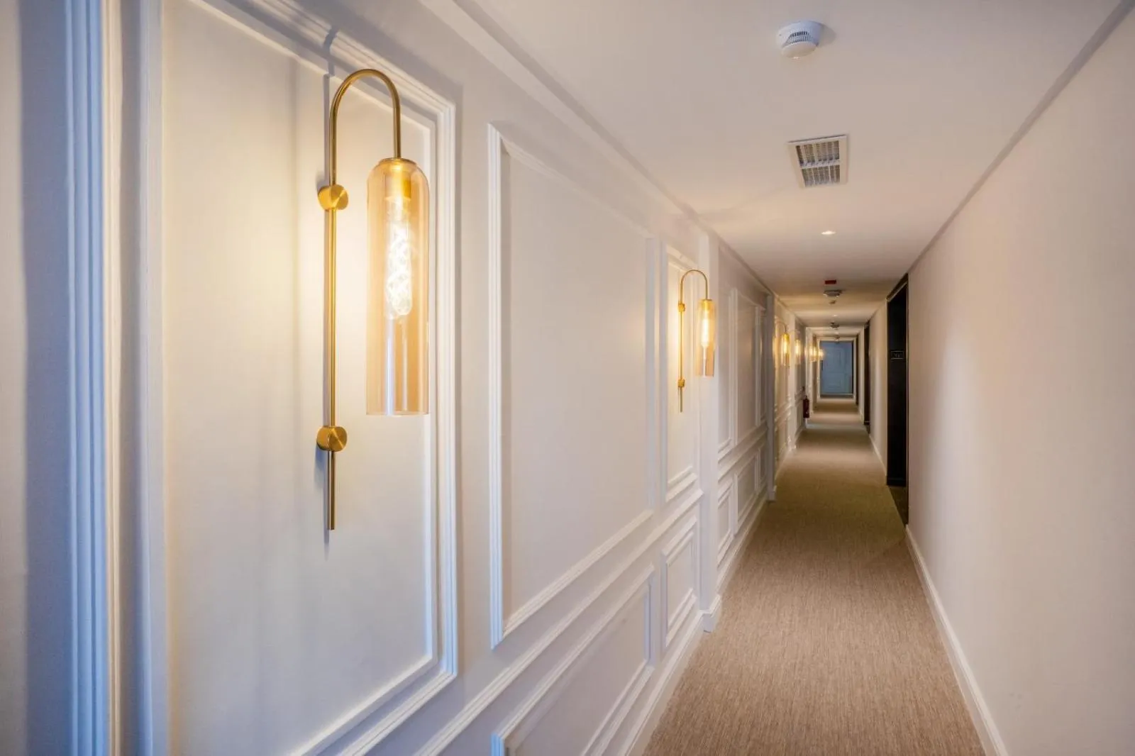 Petit Palace Suites Hotel