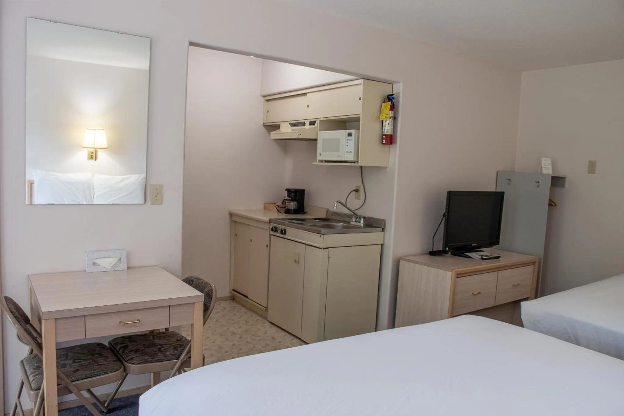 Bed in Ace Western Motel