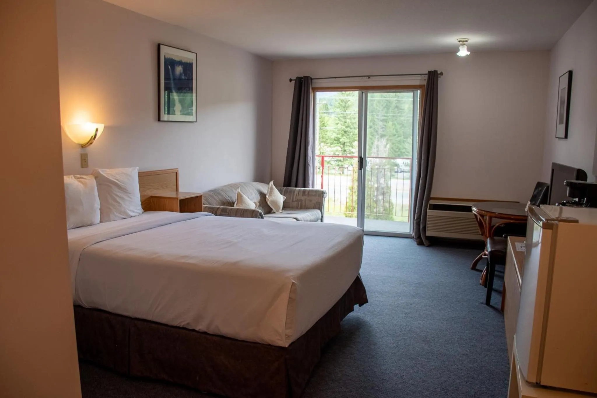 Bed in Ace Western Motel