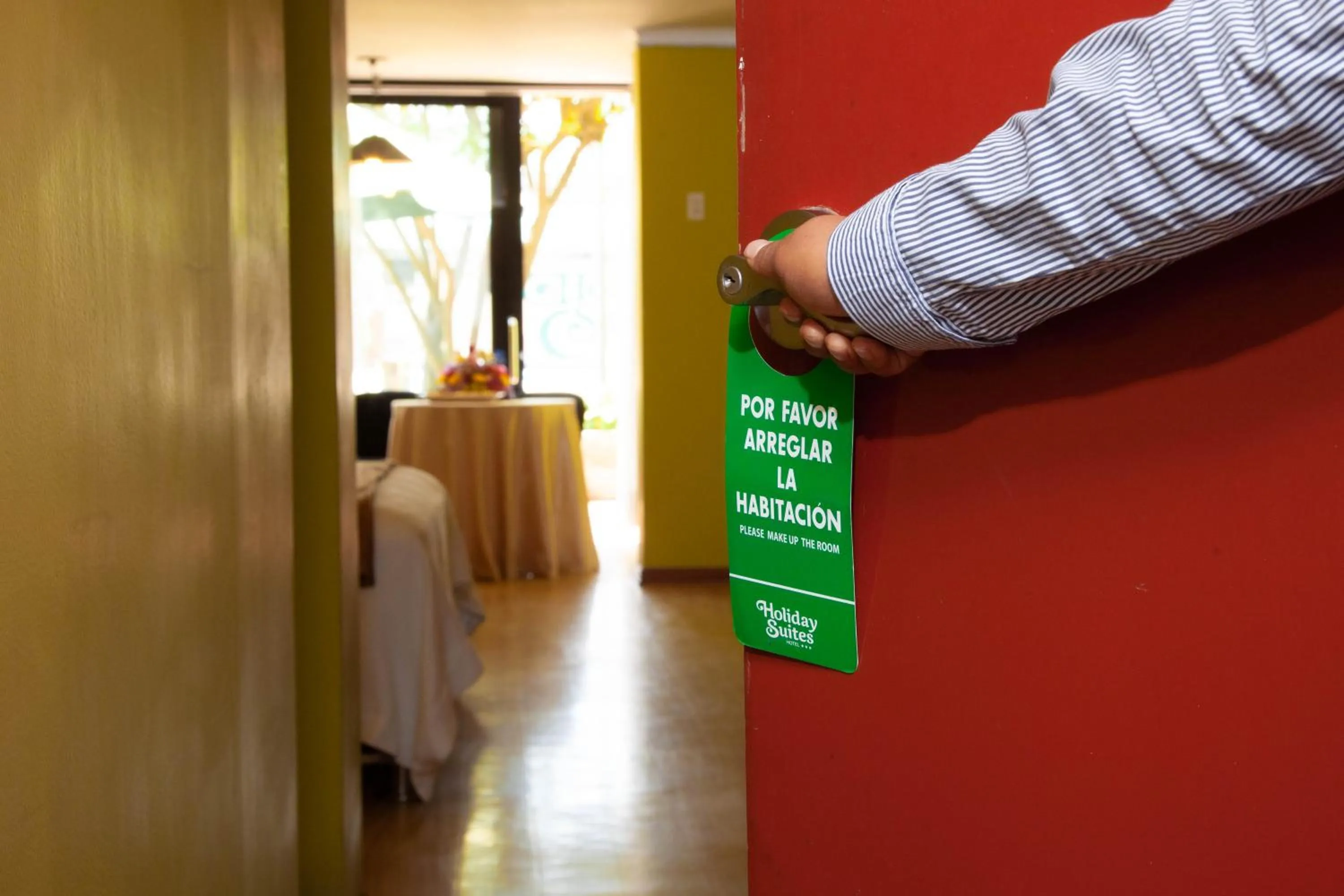 room service in Holiday Suites