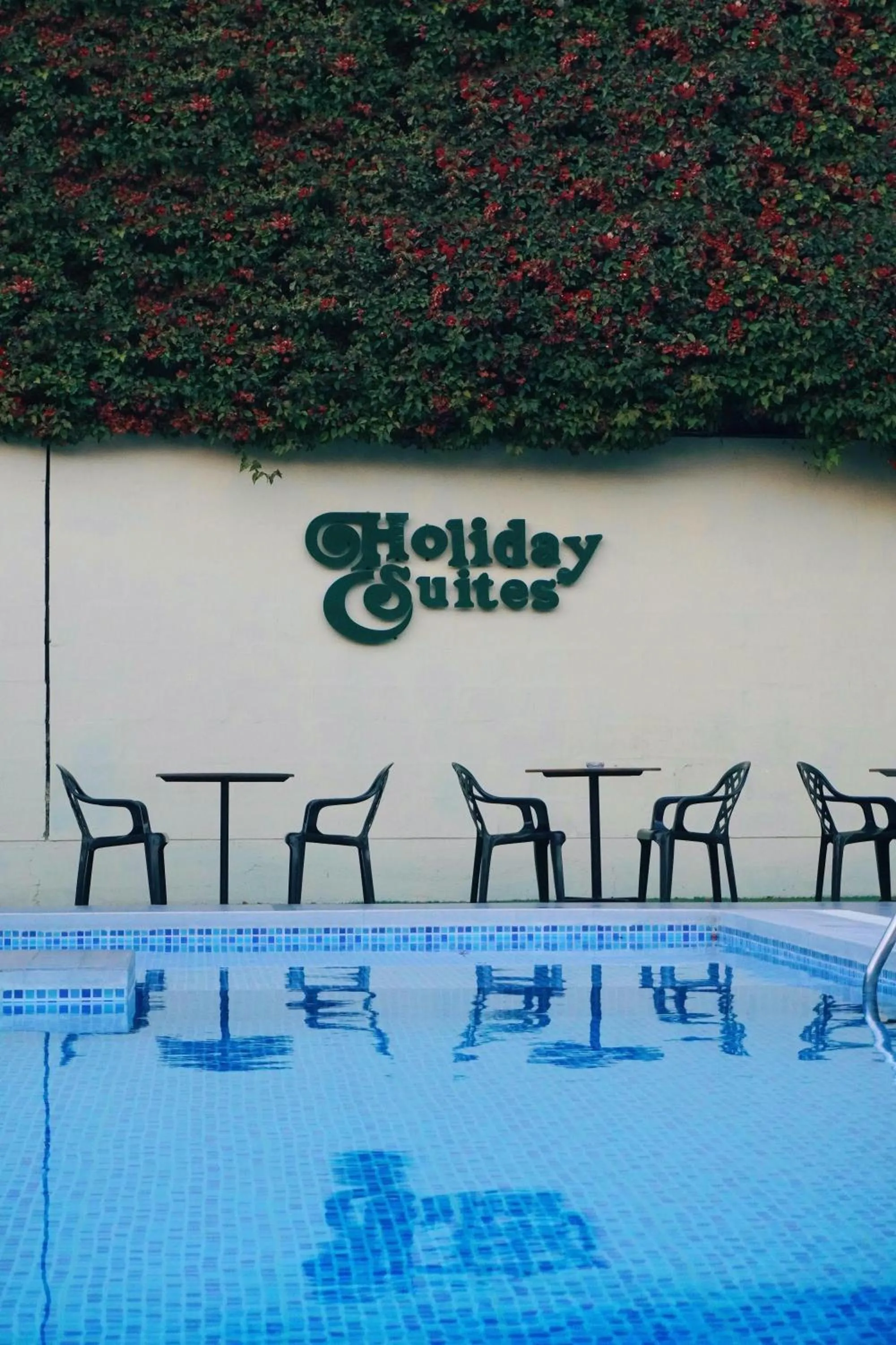 Swimming pool in Holiday Suites