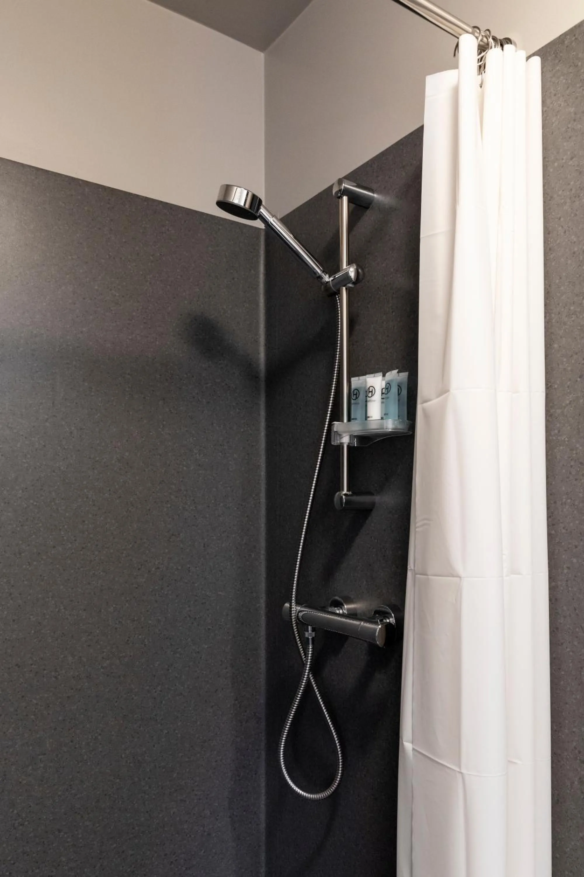 Shower in Ray of Sunshine Hafnargata