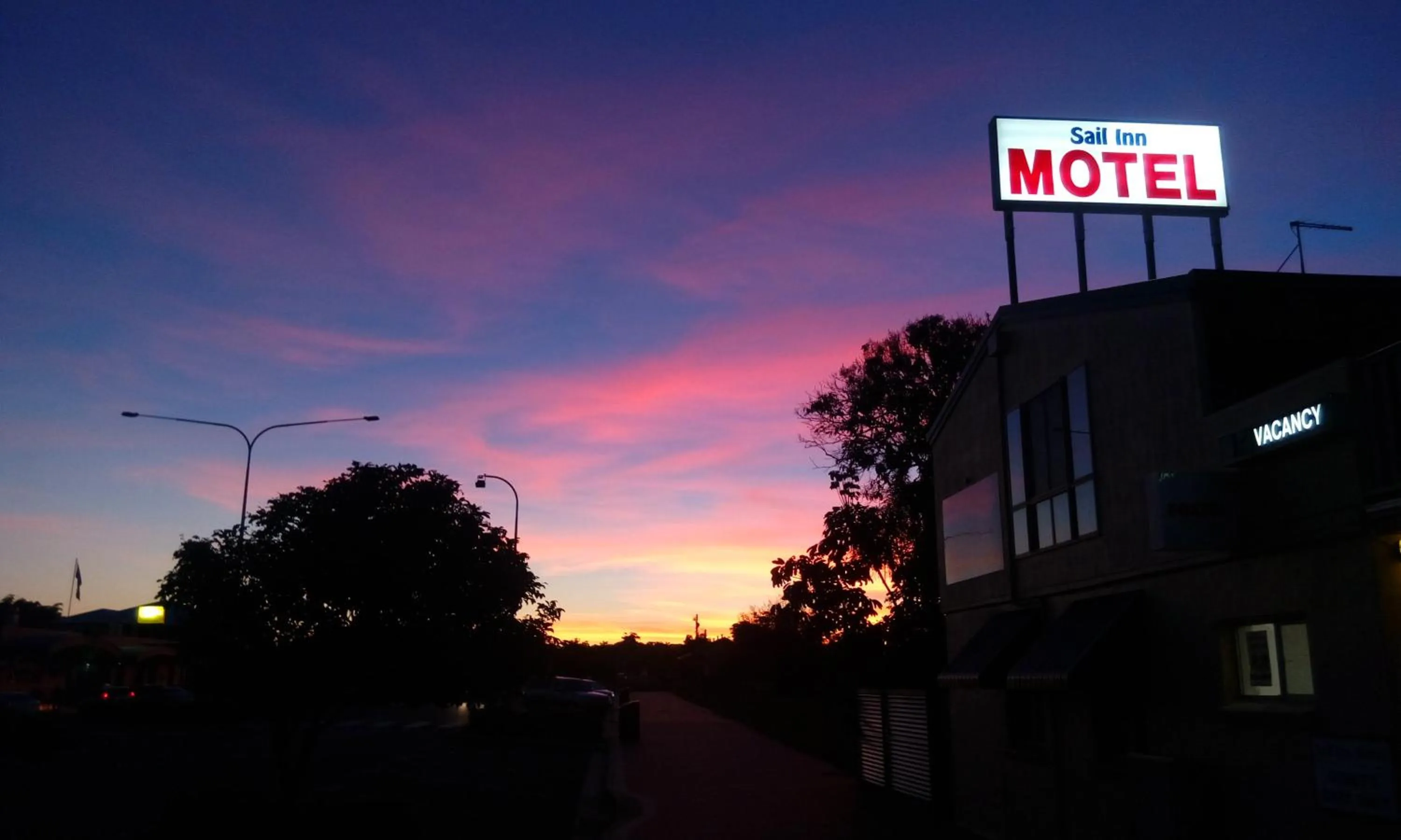 Facade/entrance in Sail Inn Motel