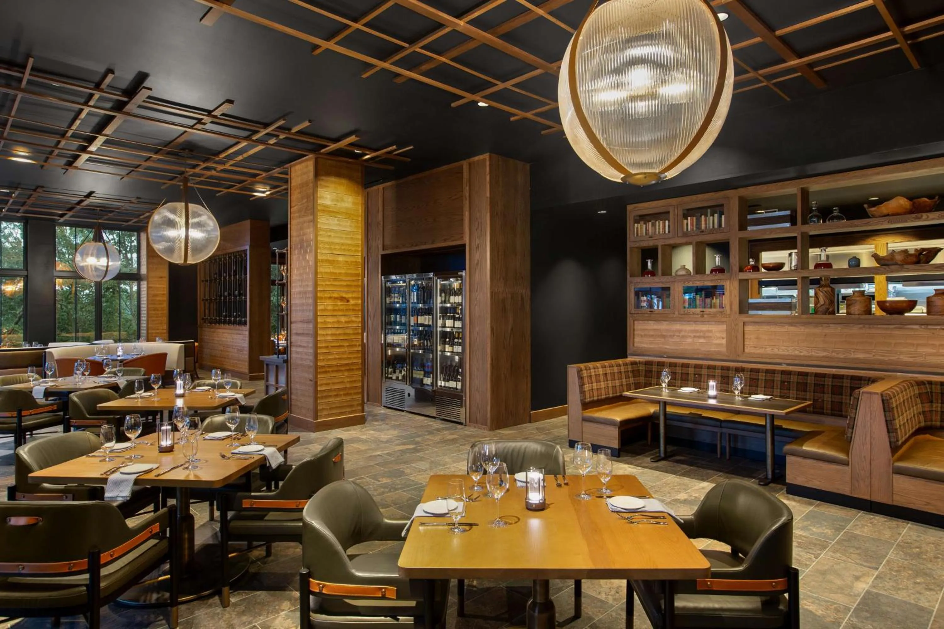 Lounge or bar in Cloudland at McLemore Resort Lookout Mountain, Curio by Hilton