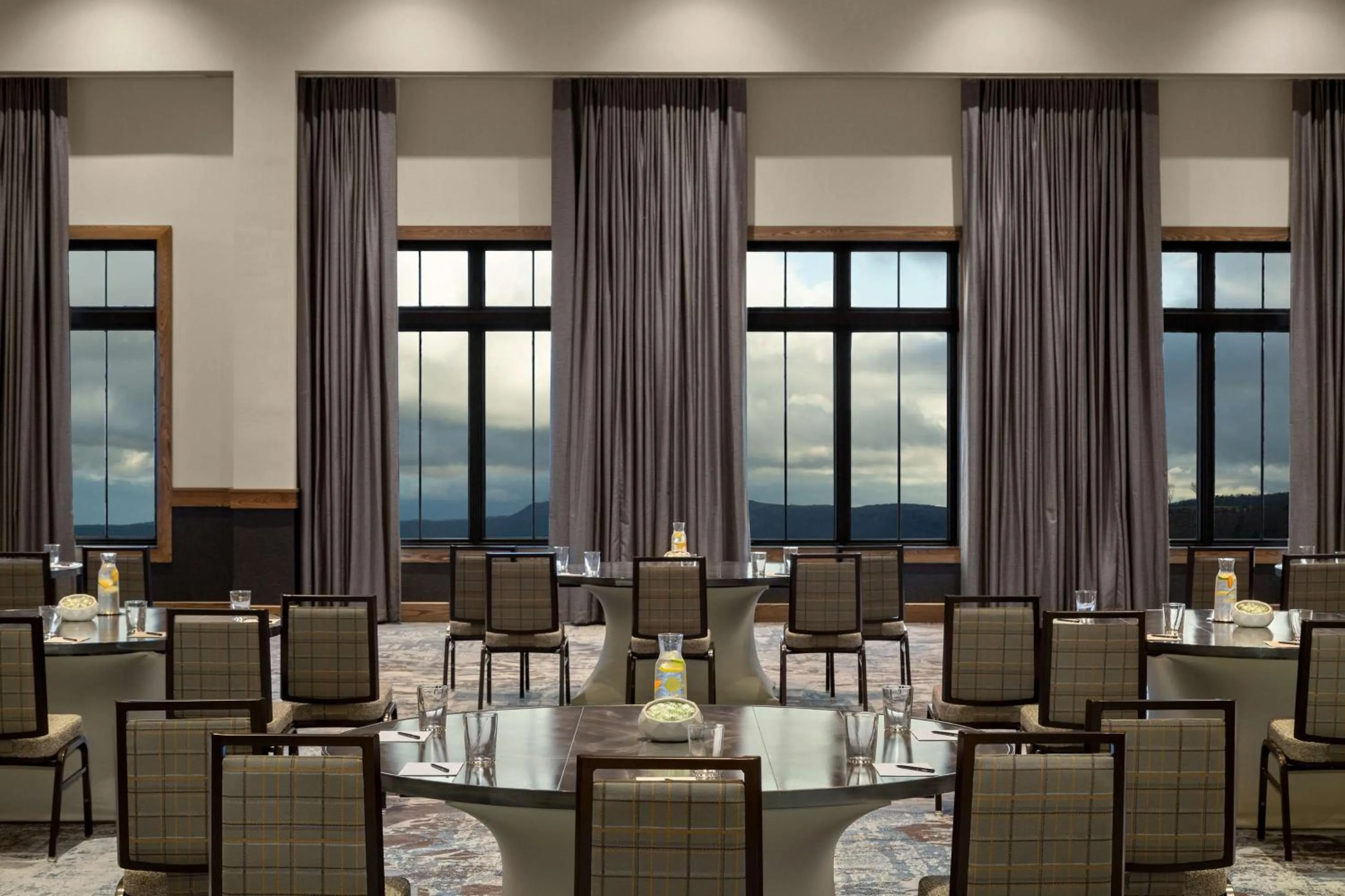 Meeting/conference room in Cloudland at McLemore Resort Lookout Mountain, Curio by Hilton