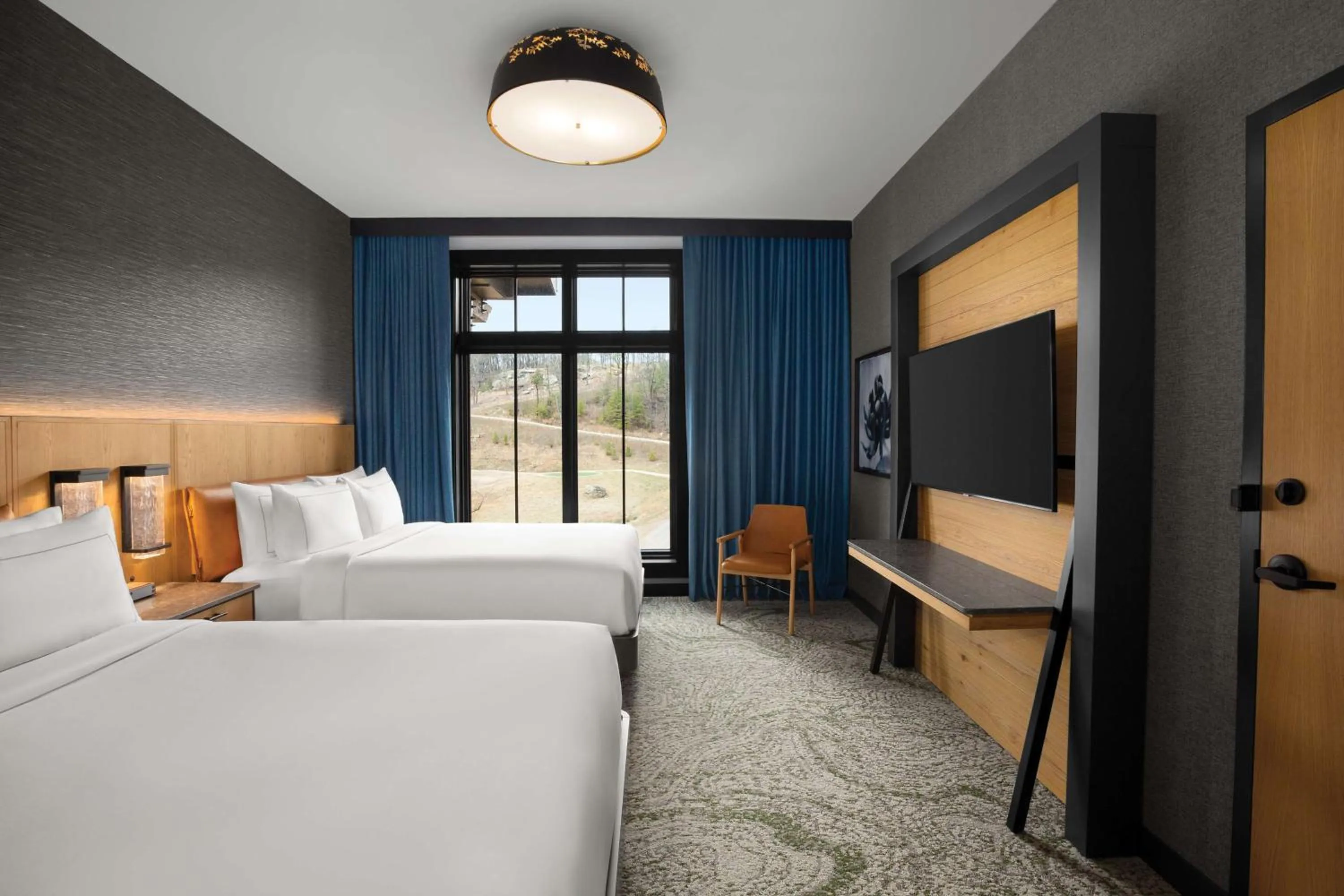 Photo of the whole room, Bed in Cloudland at McLemore Resort Lookout Mountain, Curio by Hilton