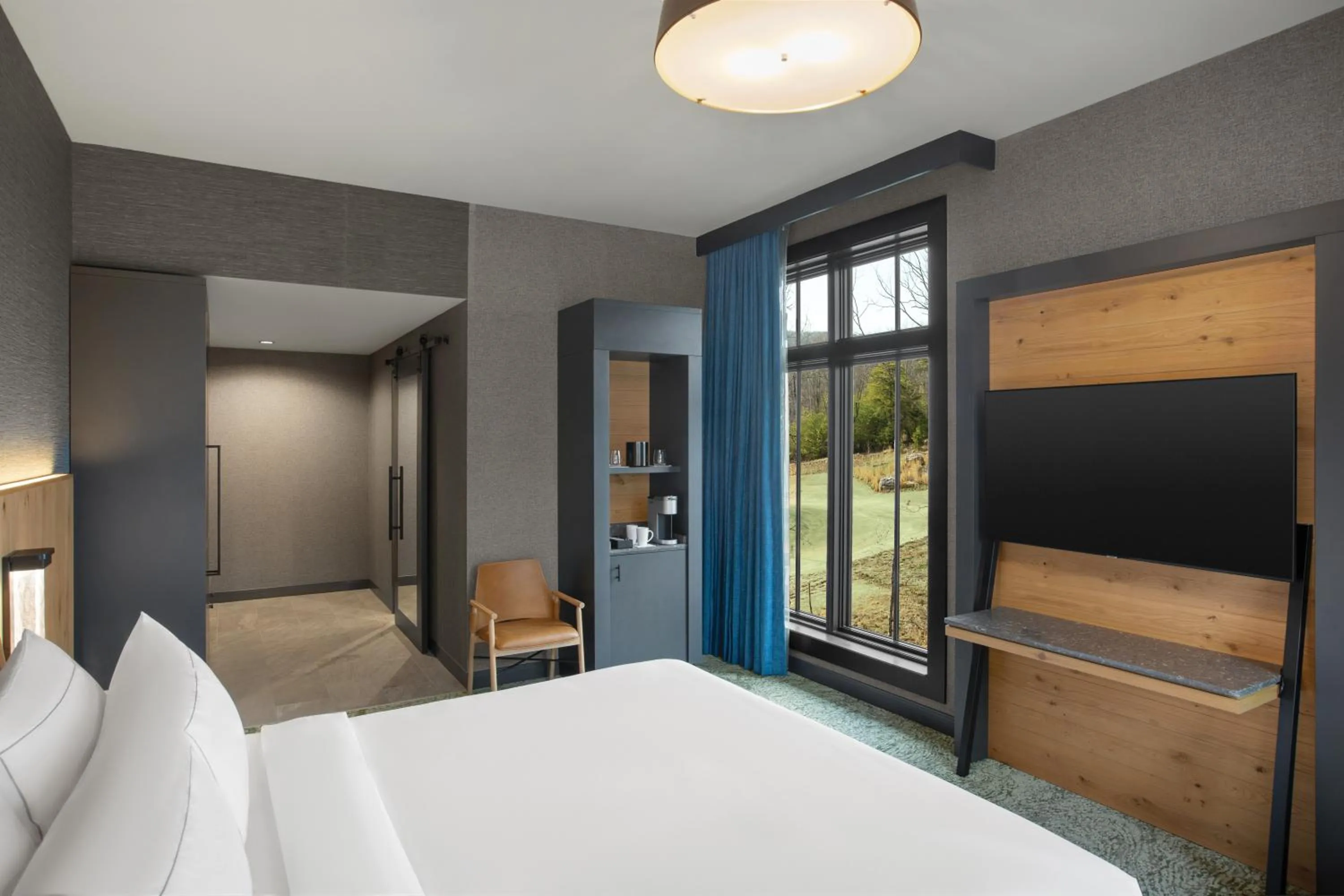 Bedroom, Bed in Cloudland at McLemore Resort Lookout Mountain, Curio by Hilton