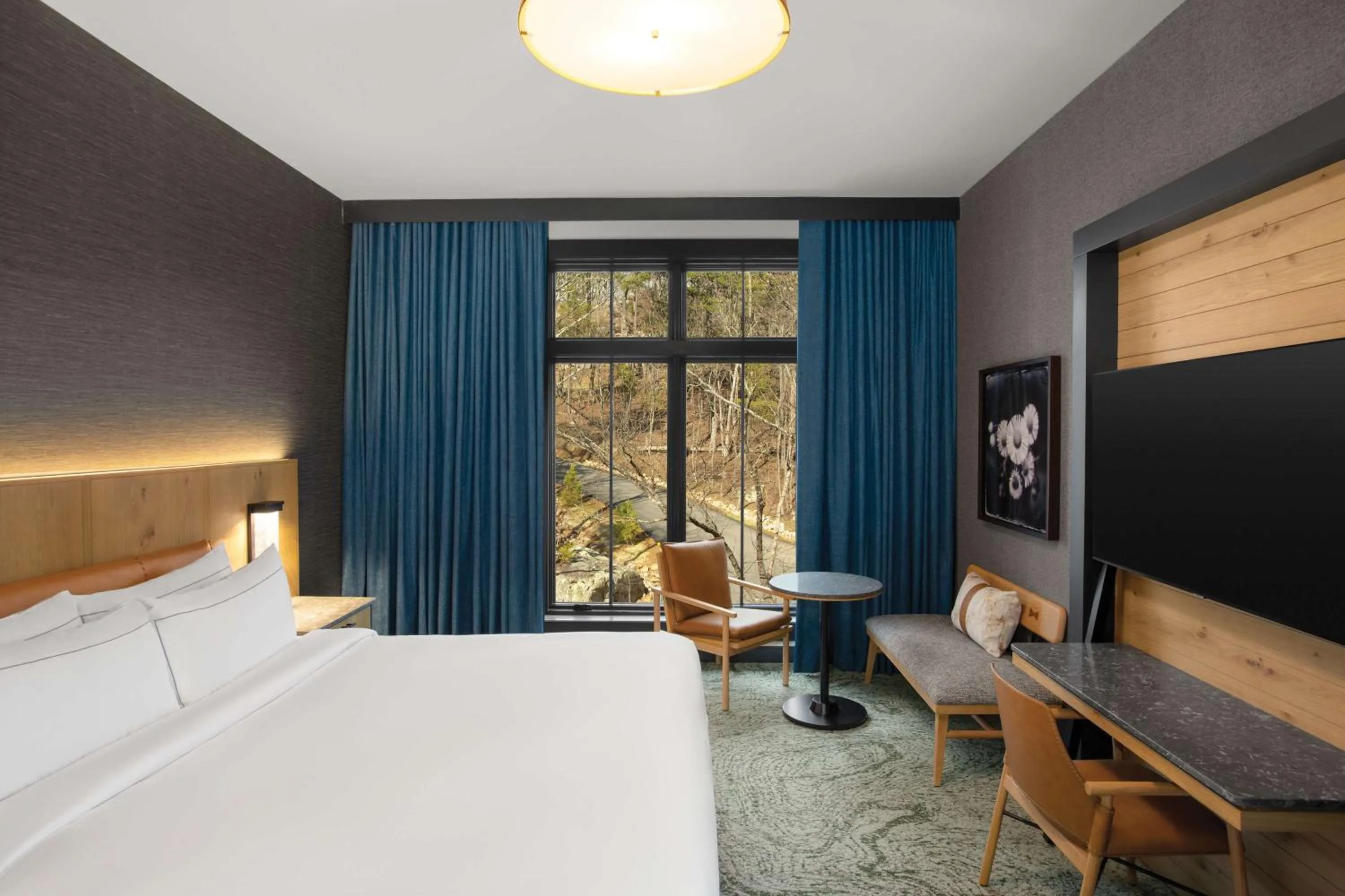 Photo of the whole room, Bed in Cloudland at McLemore Resort Lookout Mountain, Curio by Hilton