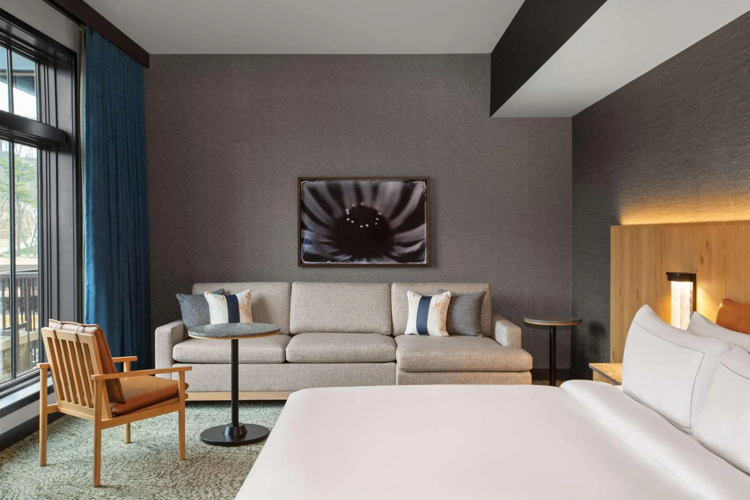 Photo of the whole room, Bed in Cloudland at McLemore Resort Lookout Mountain, Curio by Hilton