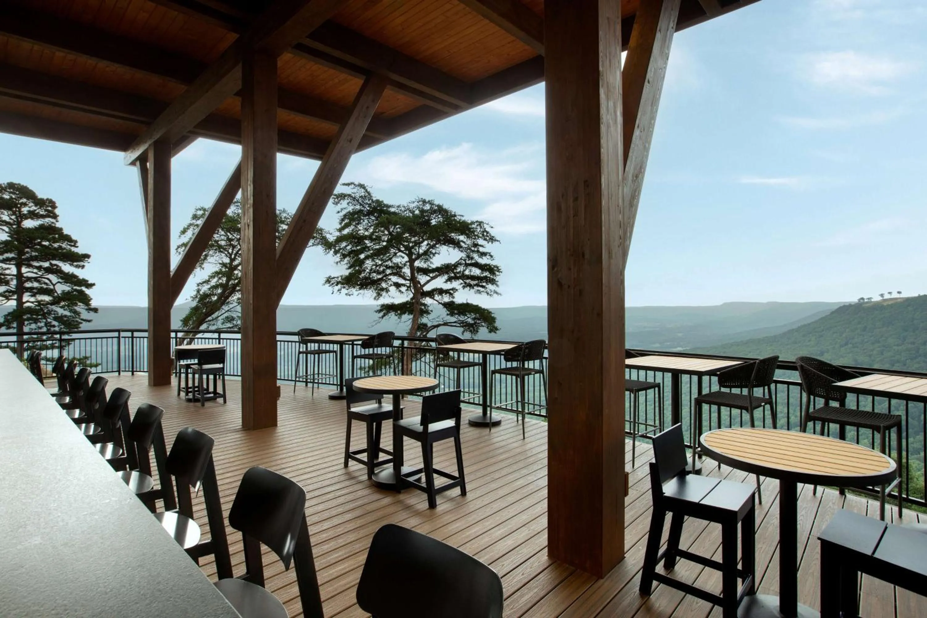 Restaurant/places to eat in Cloudland at McLemore Resort Lookout Mountain, Curio by Hilton