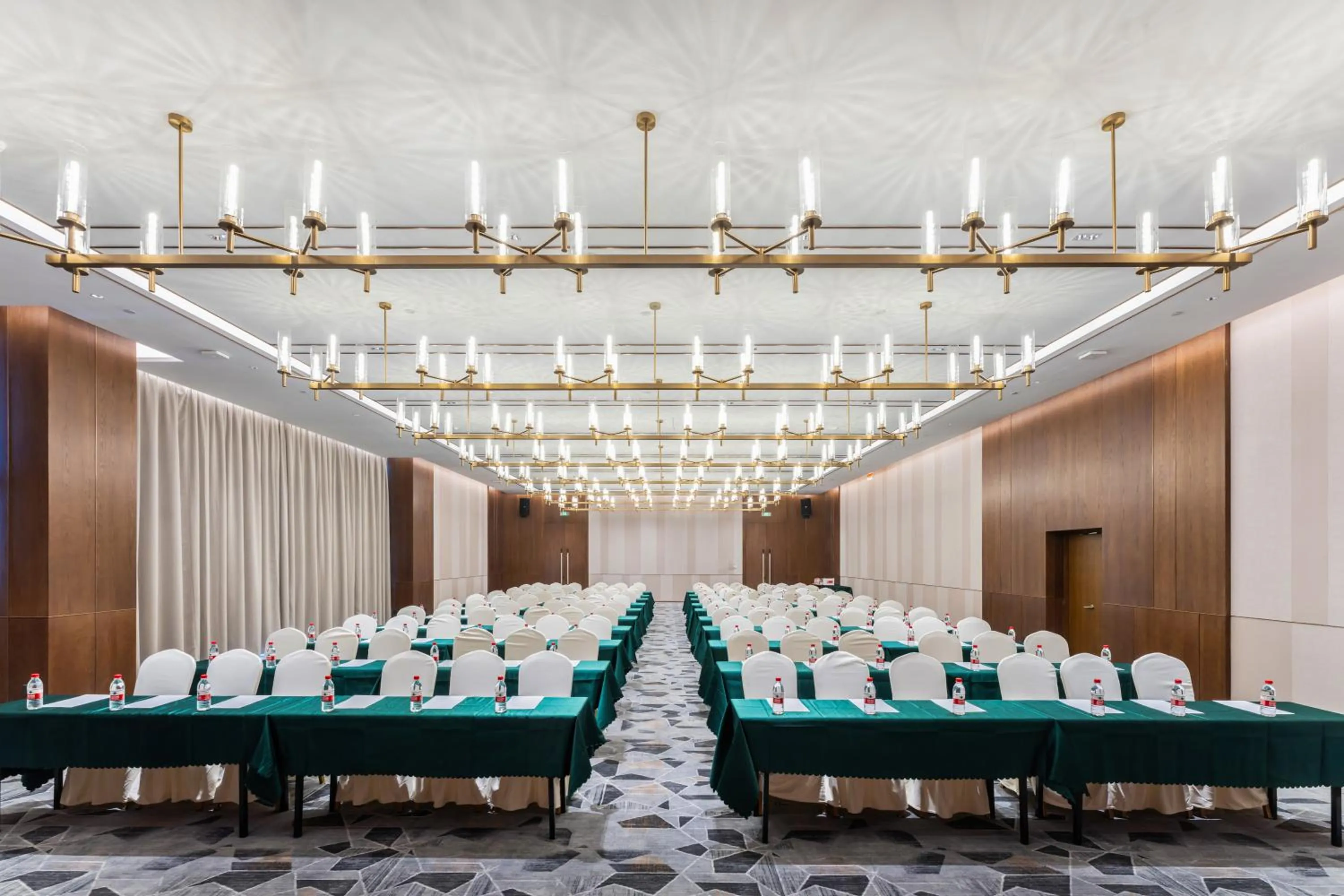 Meeting/conference room in Hilton Garden Inn Huzhou High-Speed Railway Station