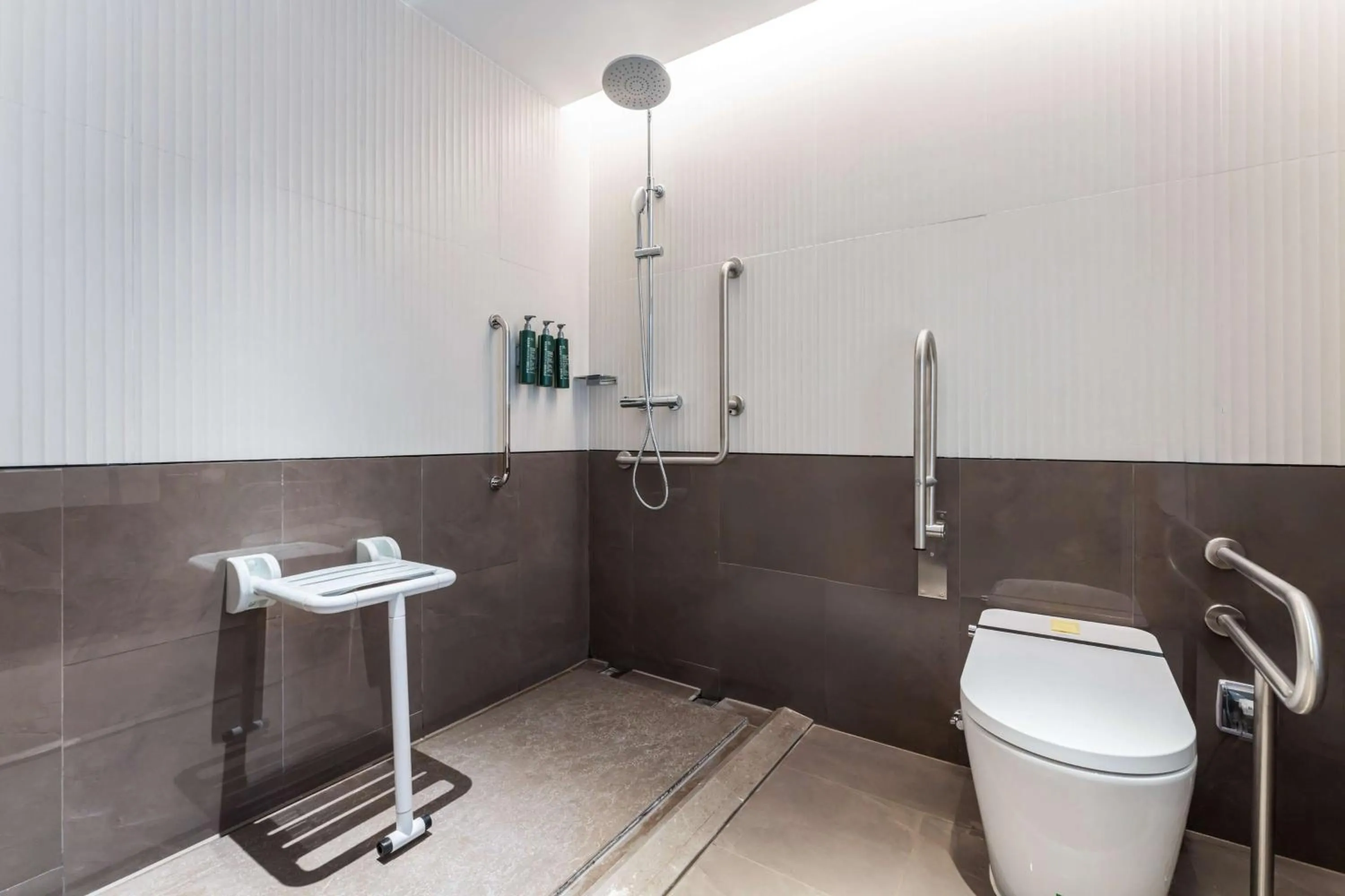 Bathroom in Hilton Garden Inn Huzhou High-Speed Railway Station