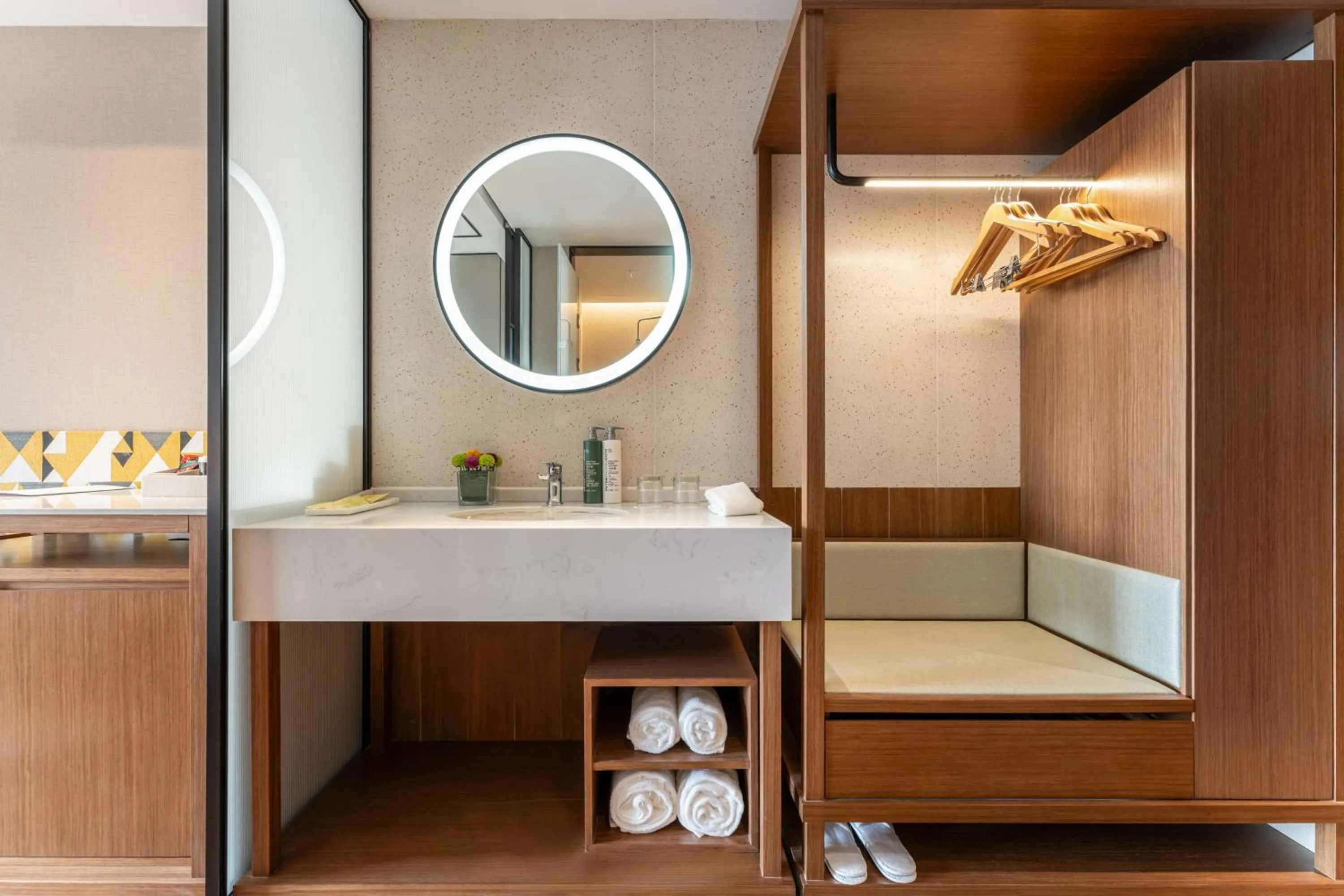 Photo of the whole room in Hilton Garden Inn Huzhou High-Speed Railway Station